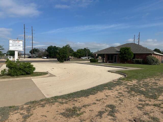 1820 Sunset Drive Property Photo 4