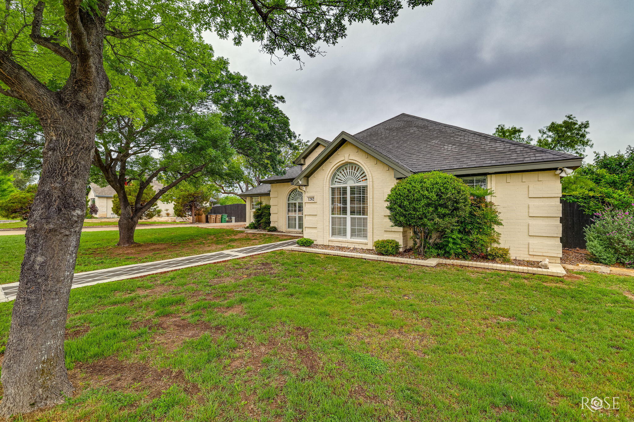 1282 Gleneagles Drive Property Photo 3