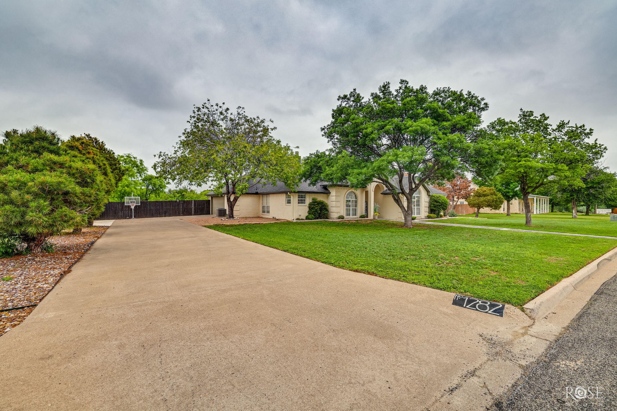 1282 Gleneagles Drive Property Photo 4