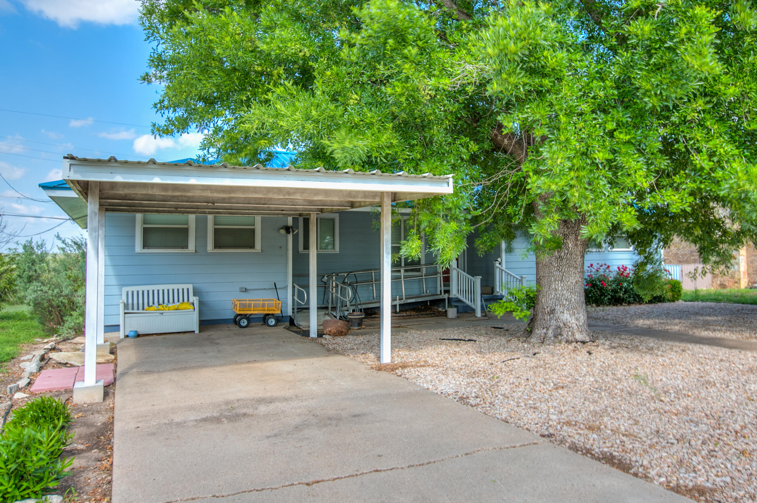 410 Mccarver Drive Property Photo 3