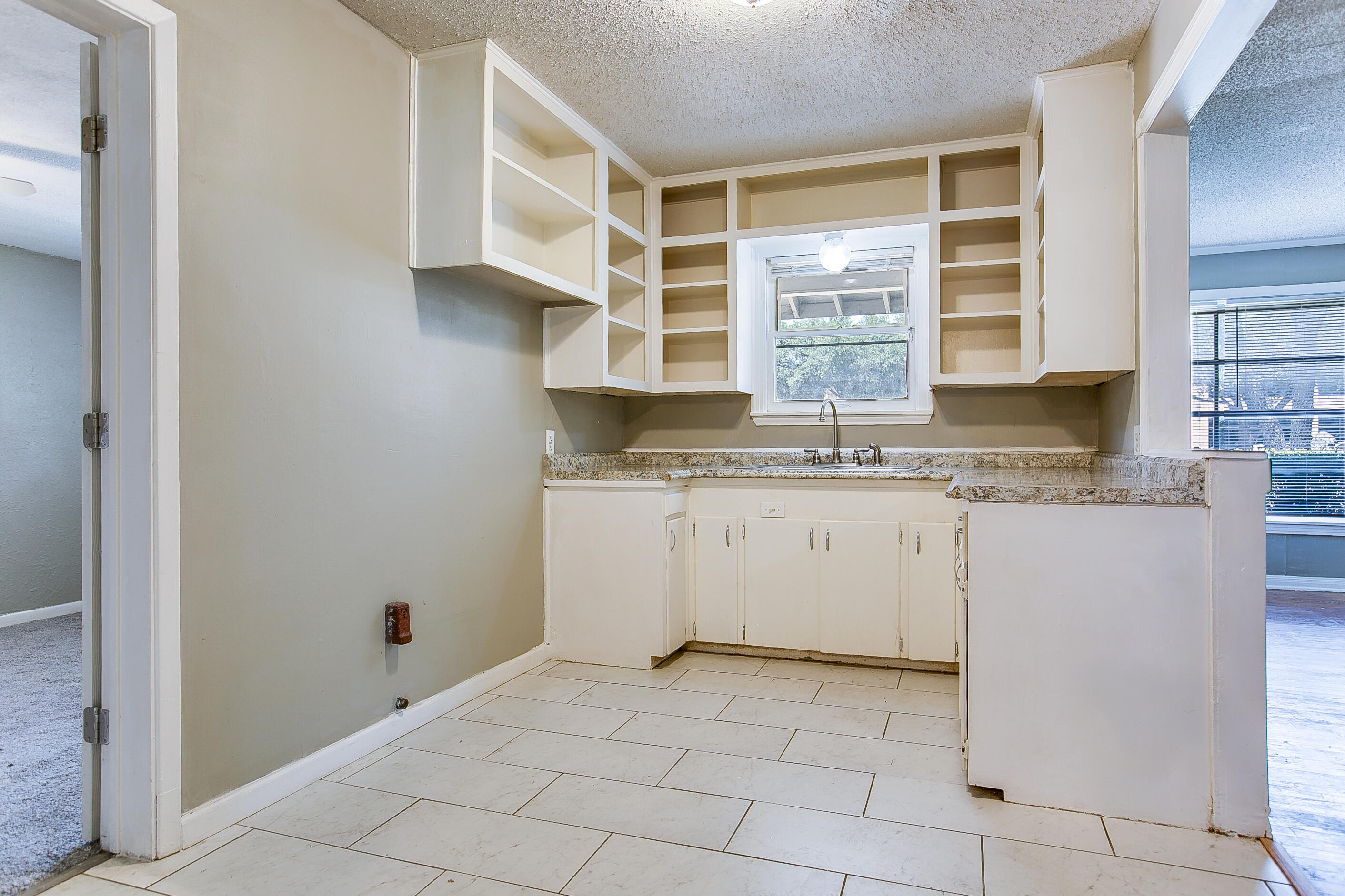 2605 Dena Drive Property Photo 9