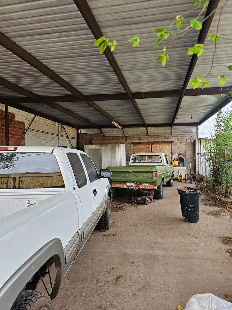1701 S Oakes Street Property Photo 13