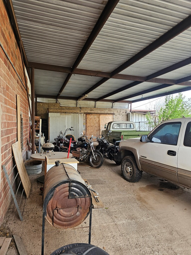1701 S Oakes Street Property Photo 14