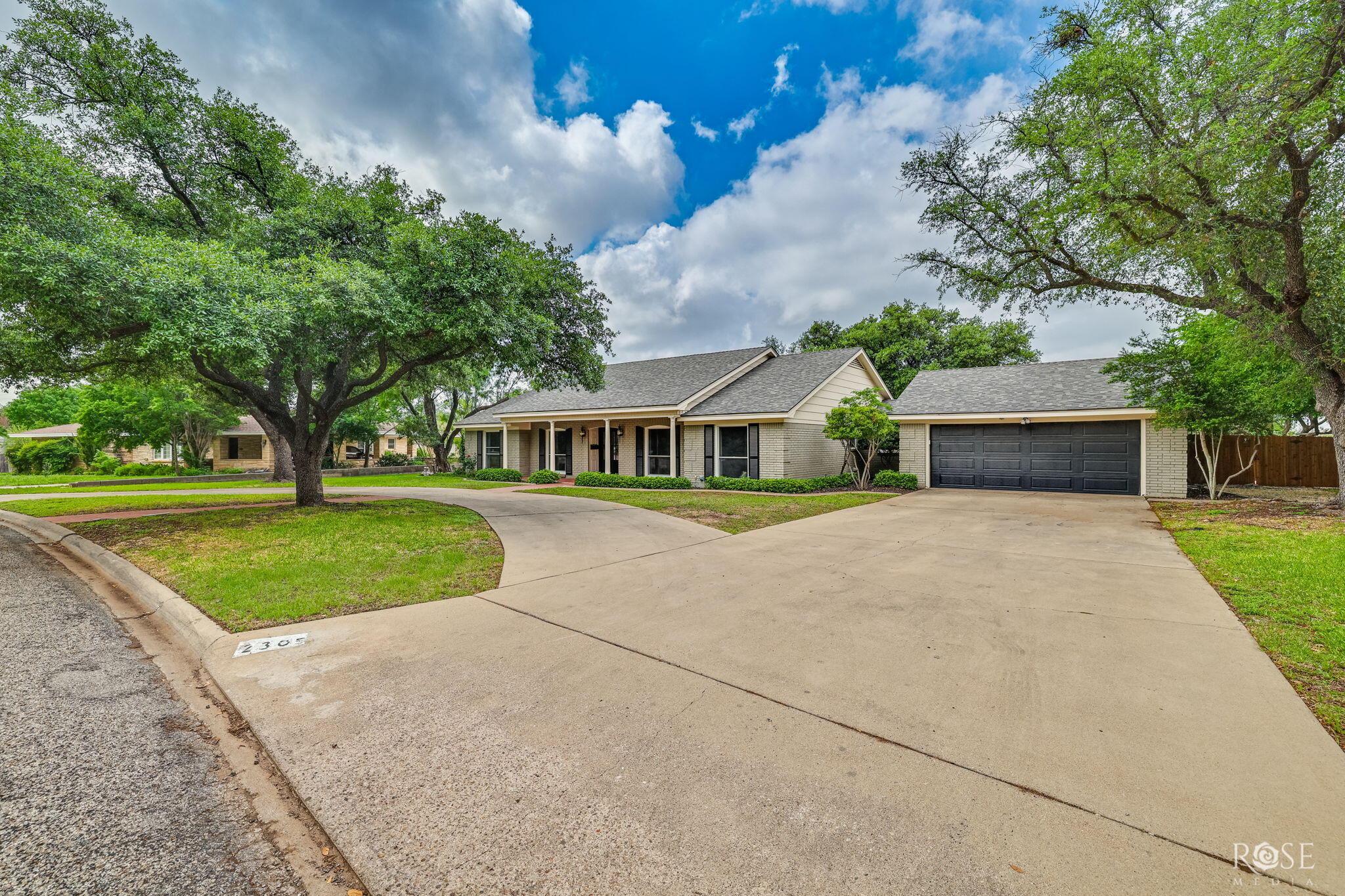 2305 Douglas Drive Property Photo 1