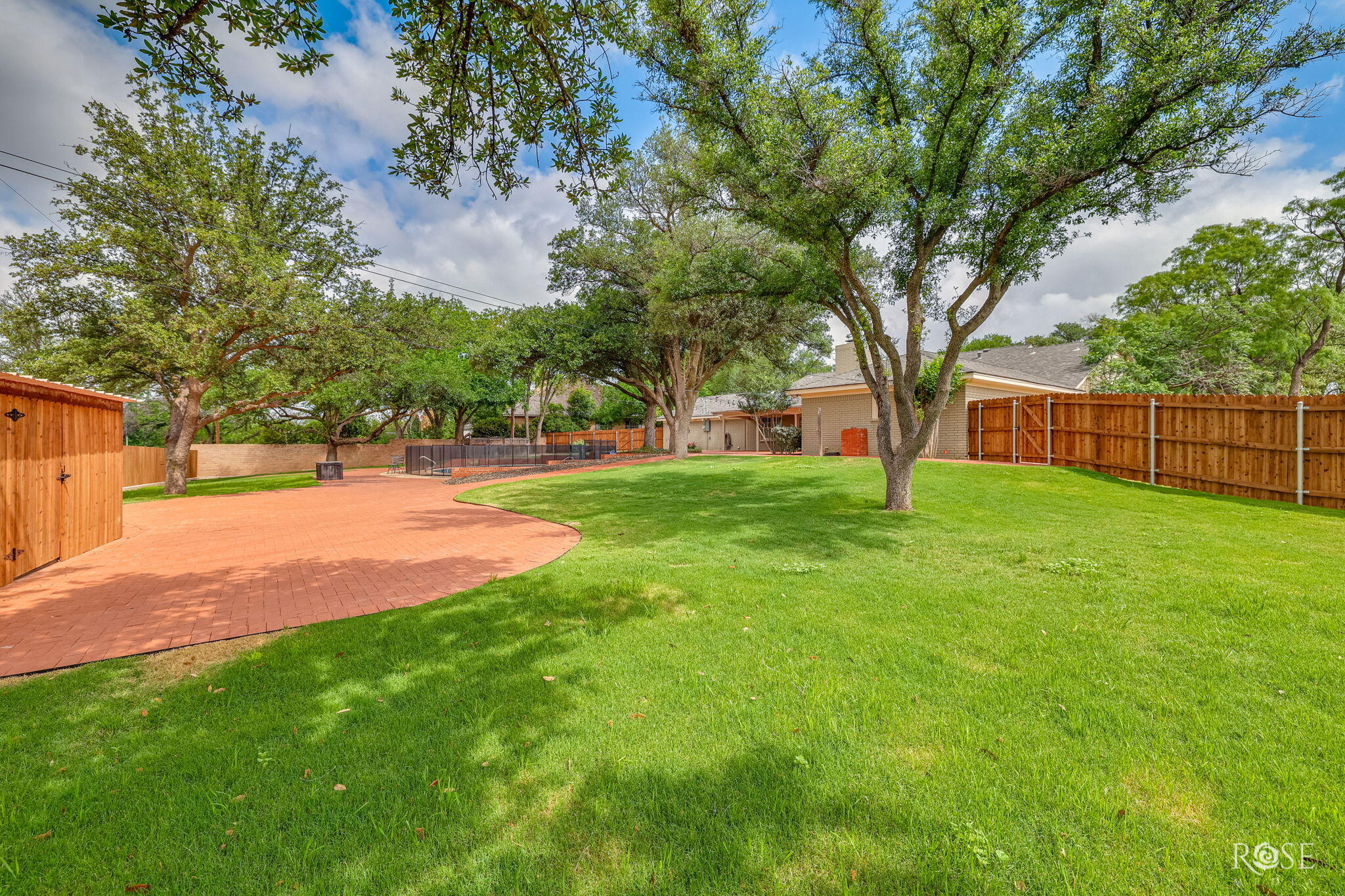 2305 Douglas Drive Property Photo 8