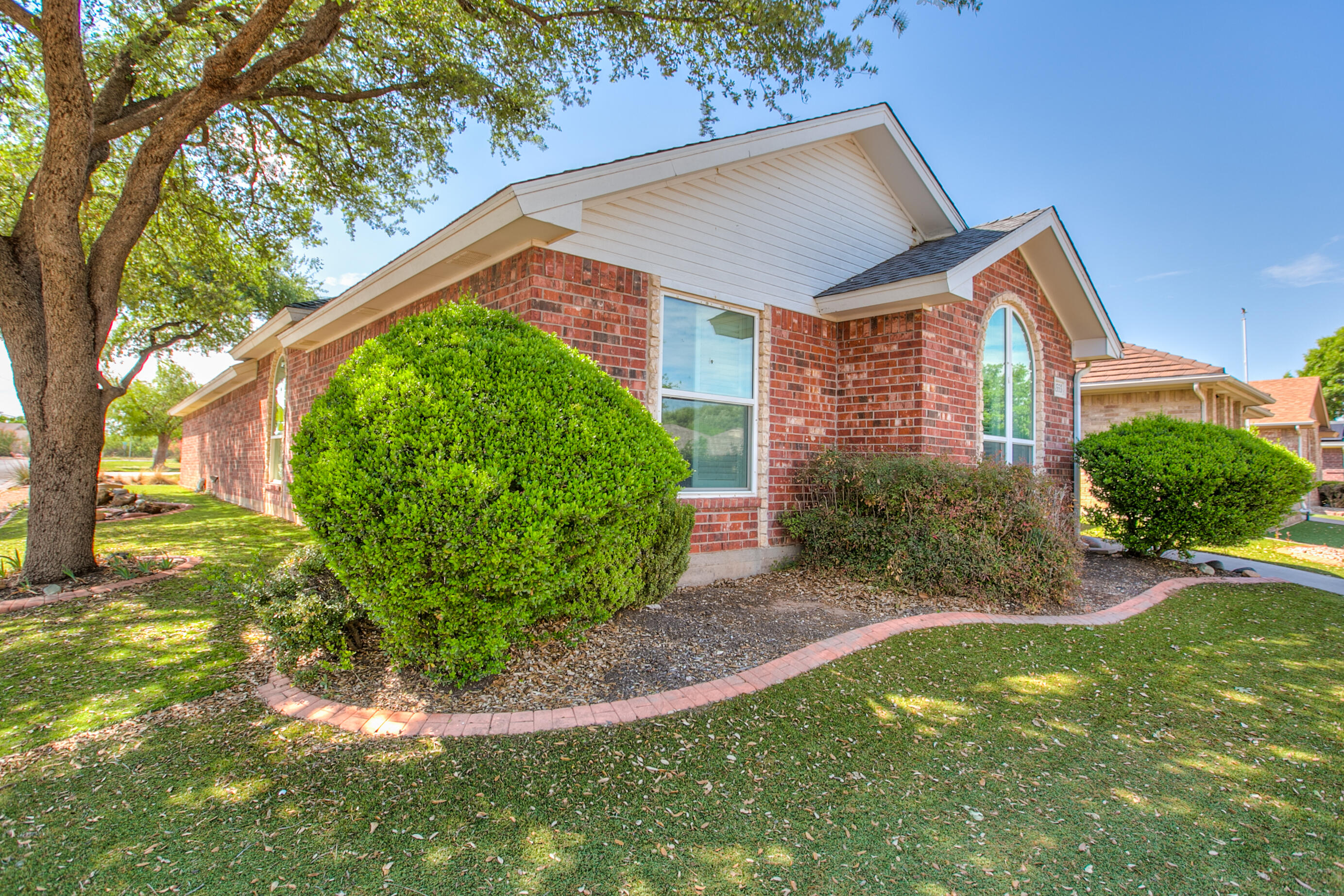 4553 Southern Oak Lane Property Photo 4