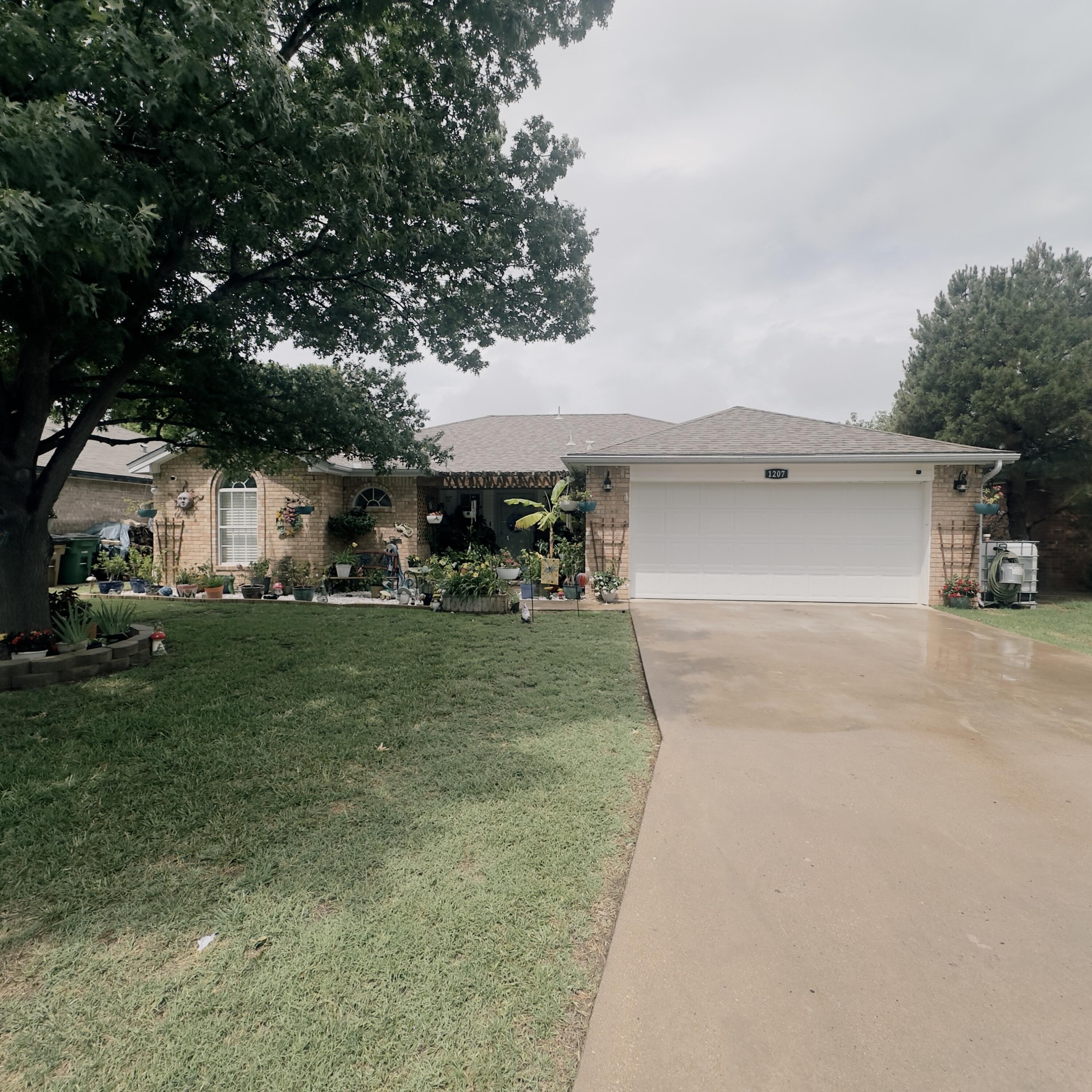 1207 Joseph Lane Property Photo 1