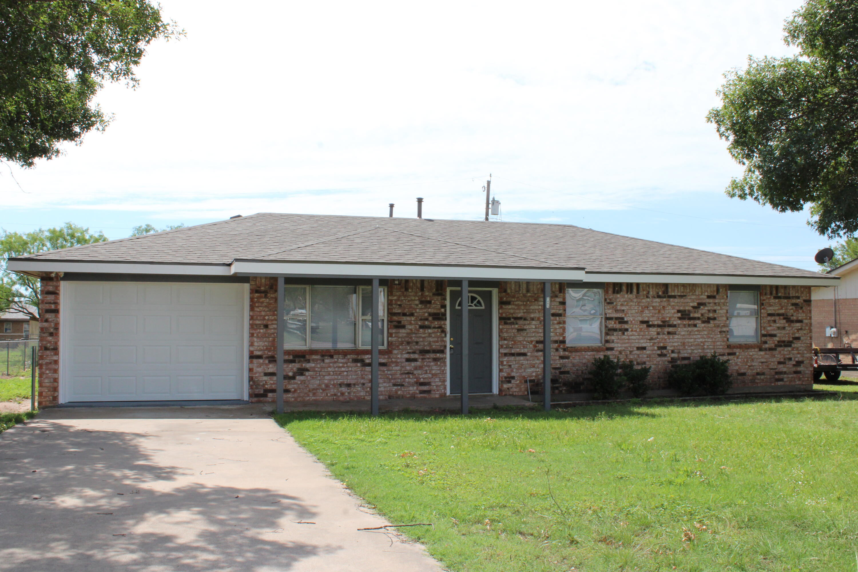 1405 Ave B Property Photo 1