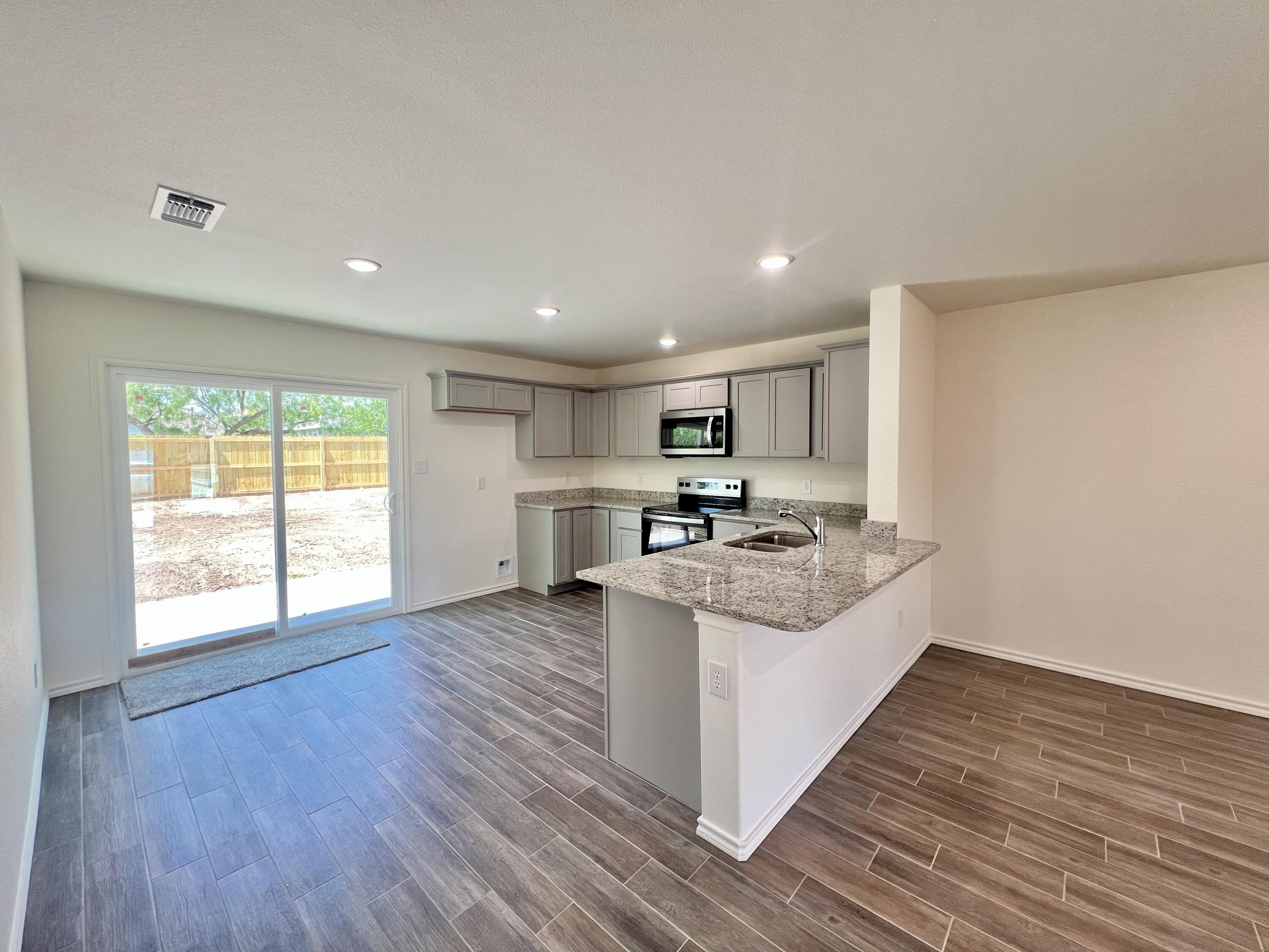 1407 Parker Street Property Photo 4