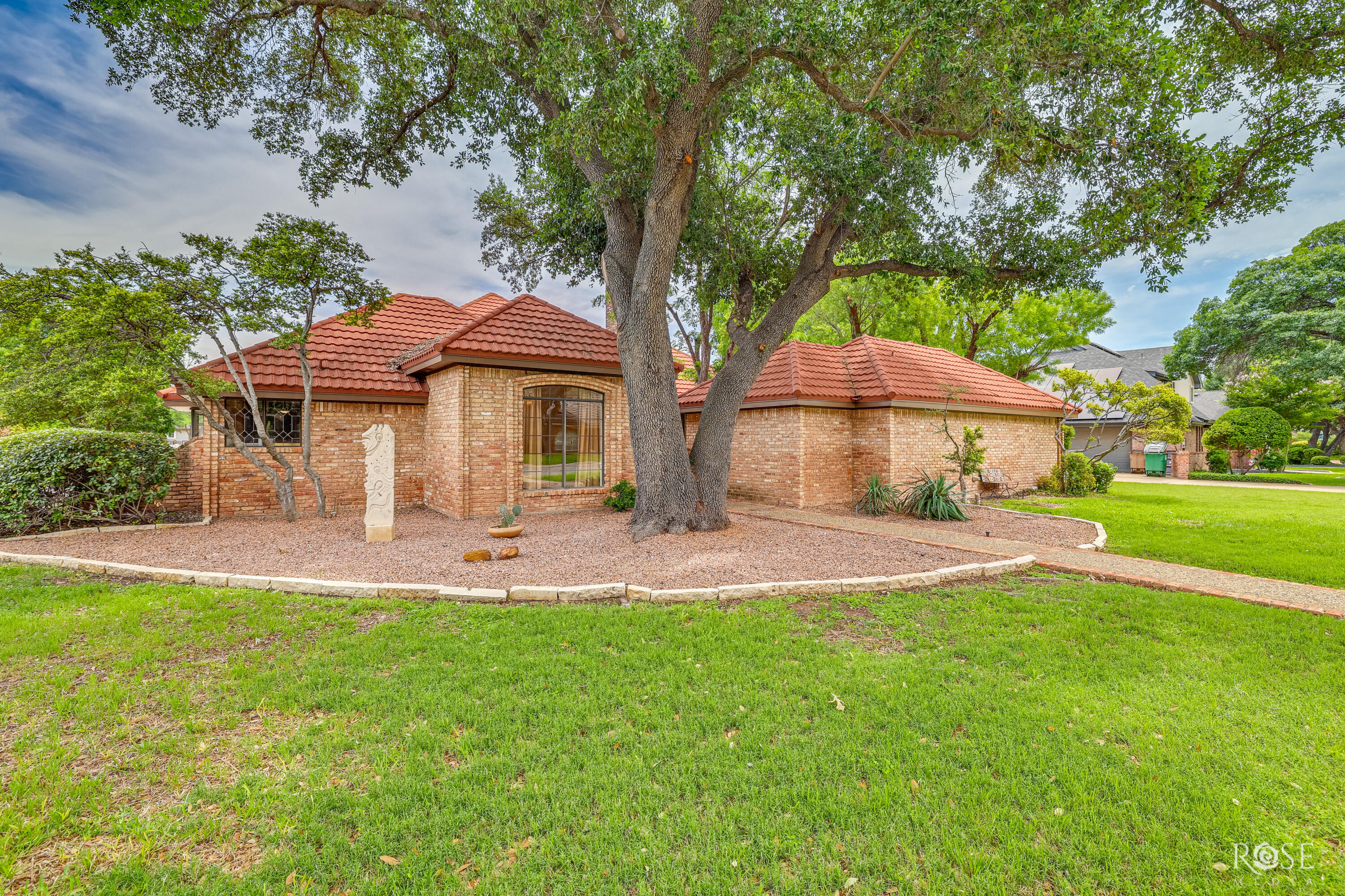 5402 Beverly Drive Property Photo 5