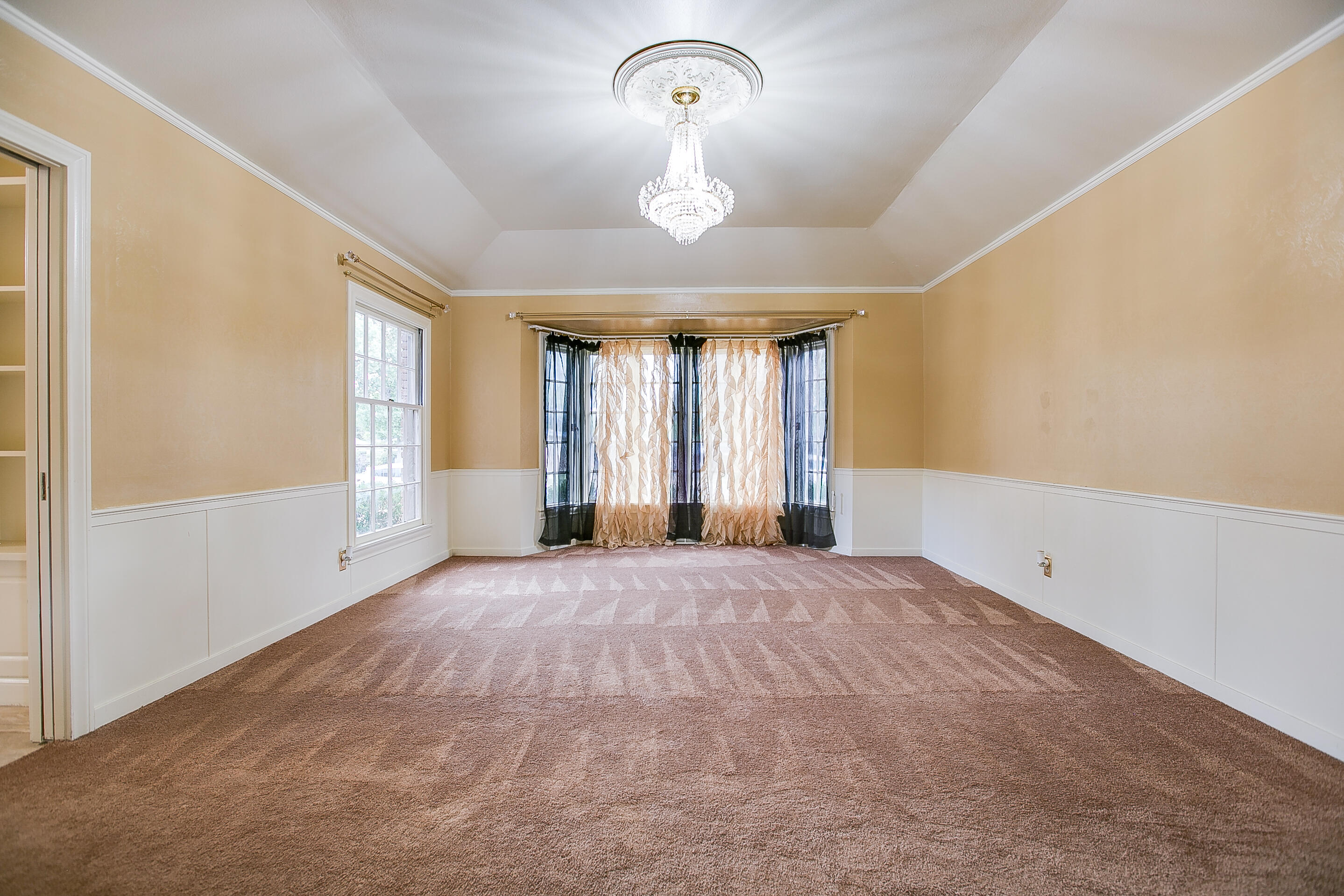 2634 Oxford Avenue Property Photo 10