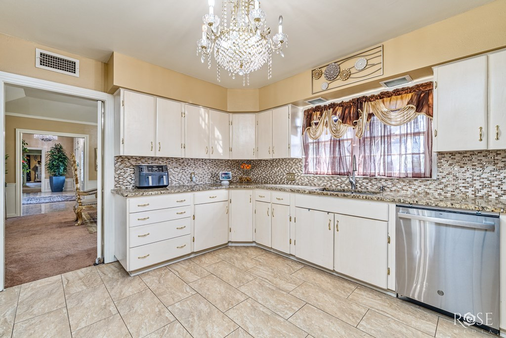 2634 Oxford Avenue Property Photo 13
