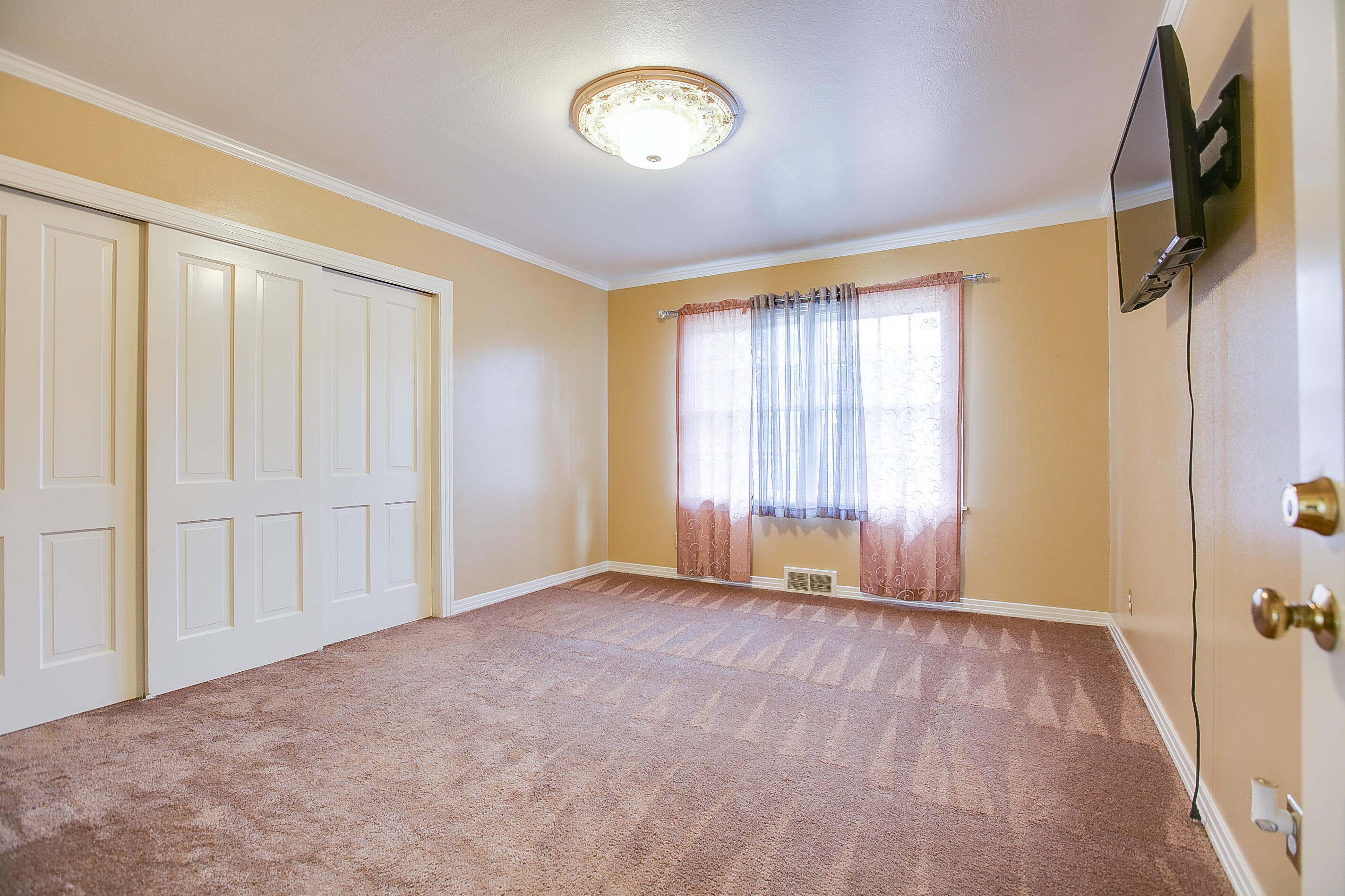 2634 Oxford Avenue Property Photo 24