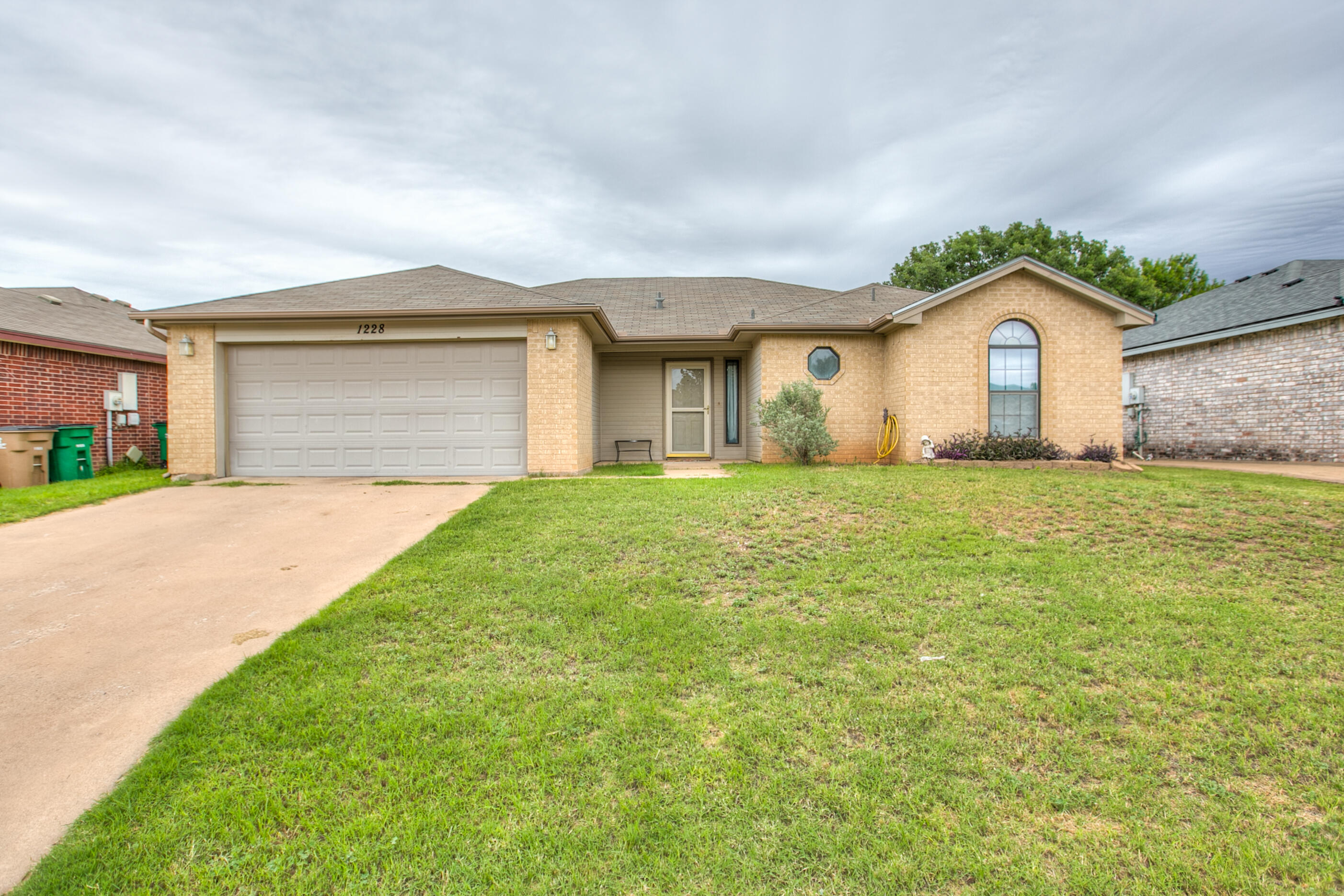 1228 June Lane Property Photo 1