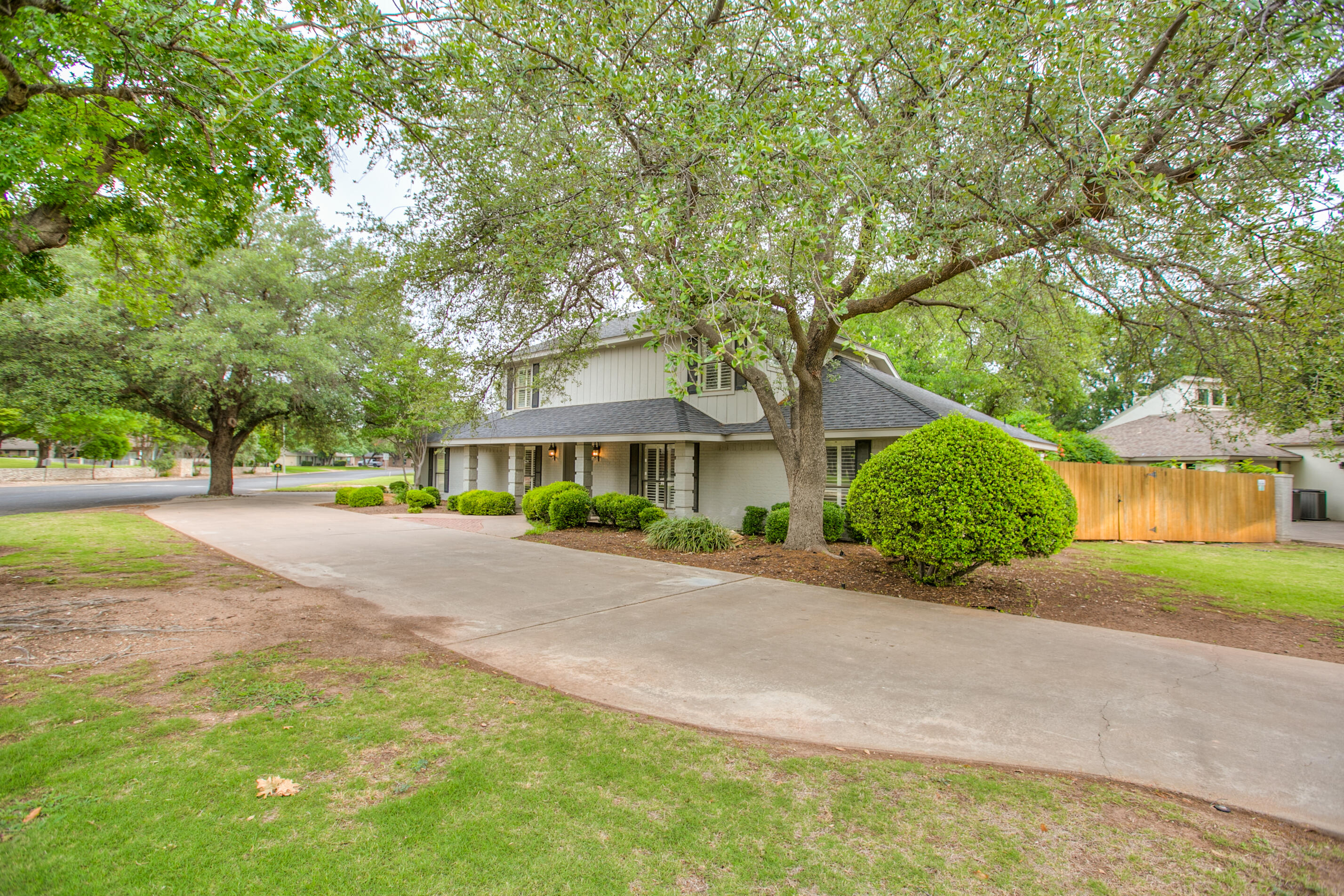 5235 Beverly Drive Property Photo 4