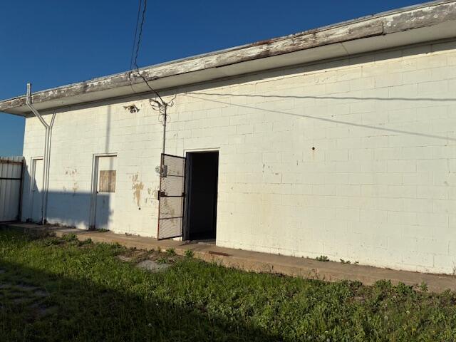 2304 N Howard Street Property Photo 6