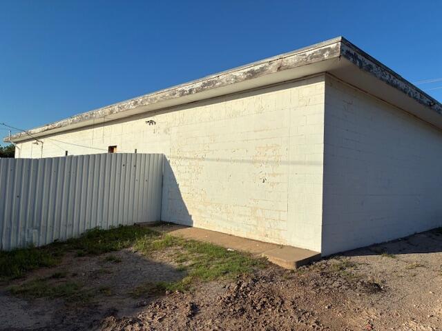 2304 N Howard Street Property Photo 8
