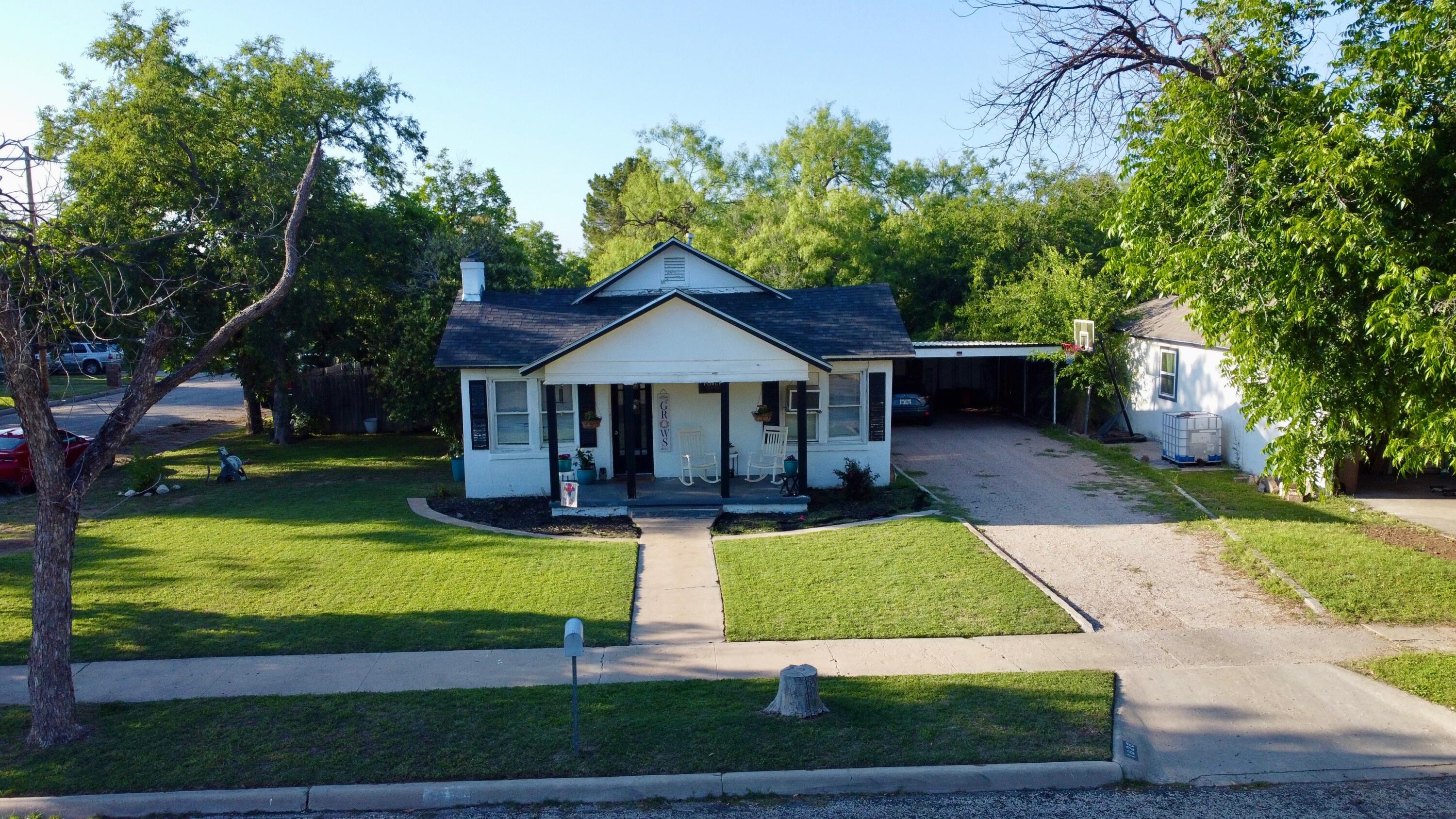 1826 W Avenue K Property Photo 1