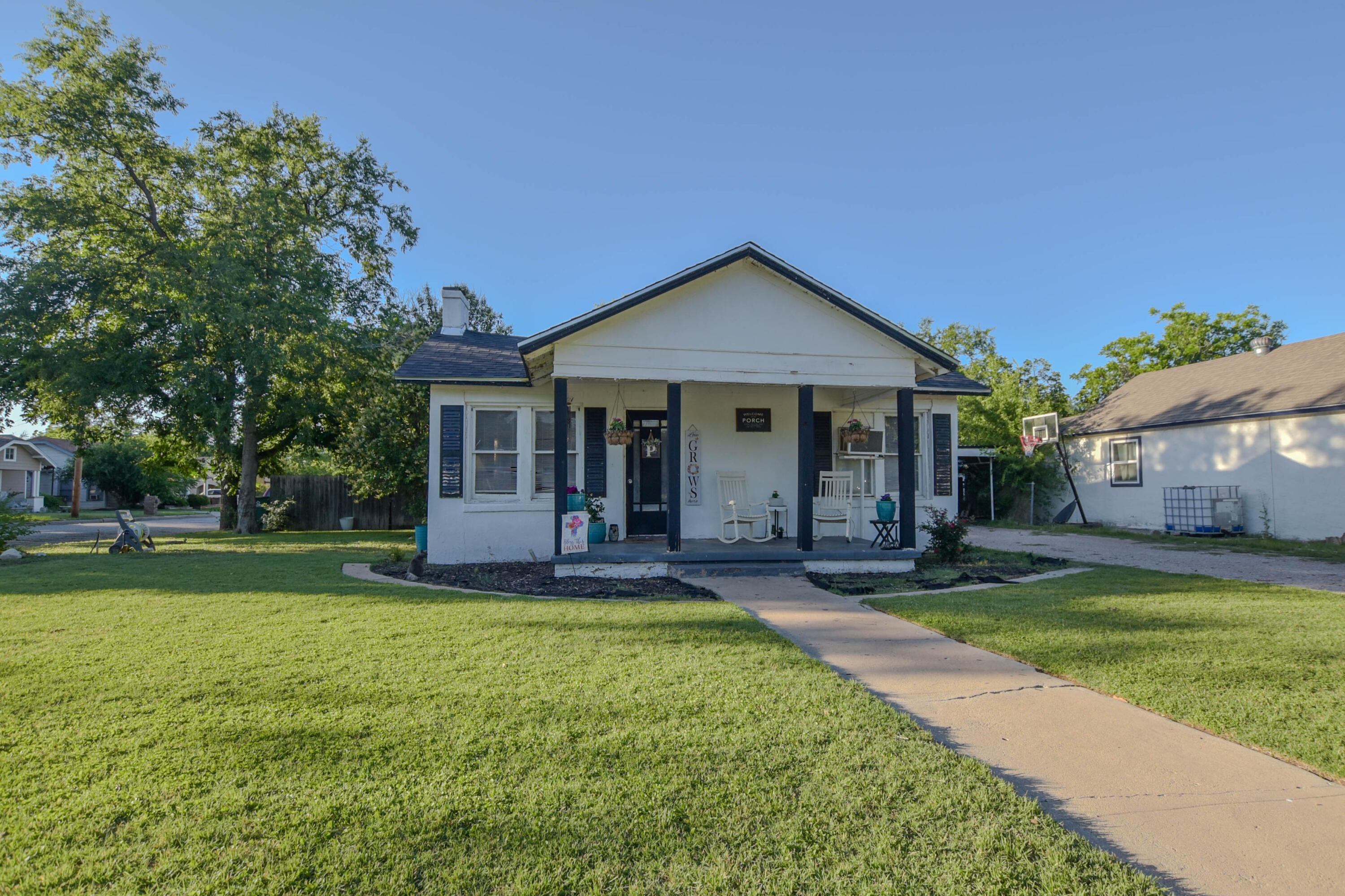 1826 W Avenue K Property Photo 3