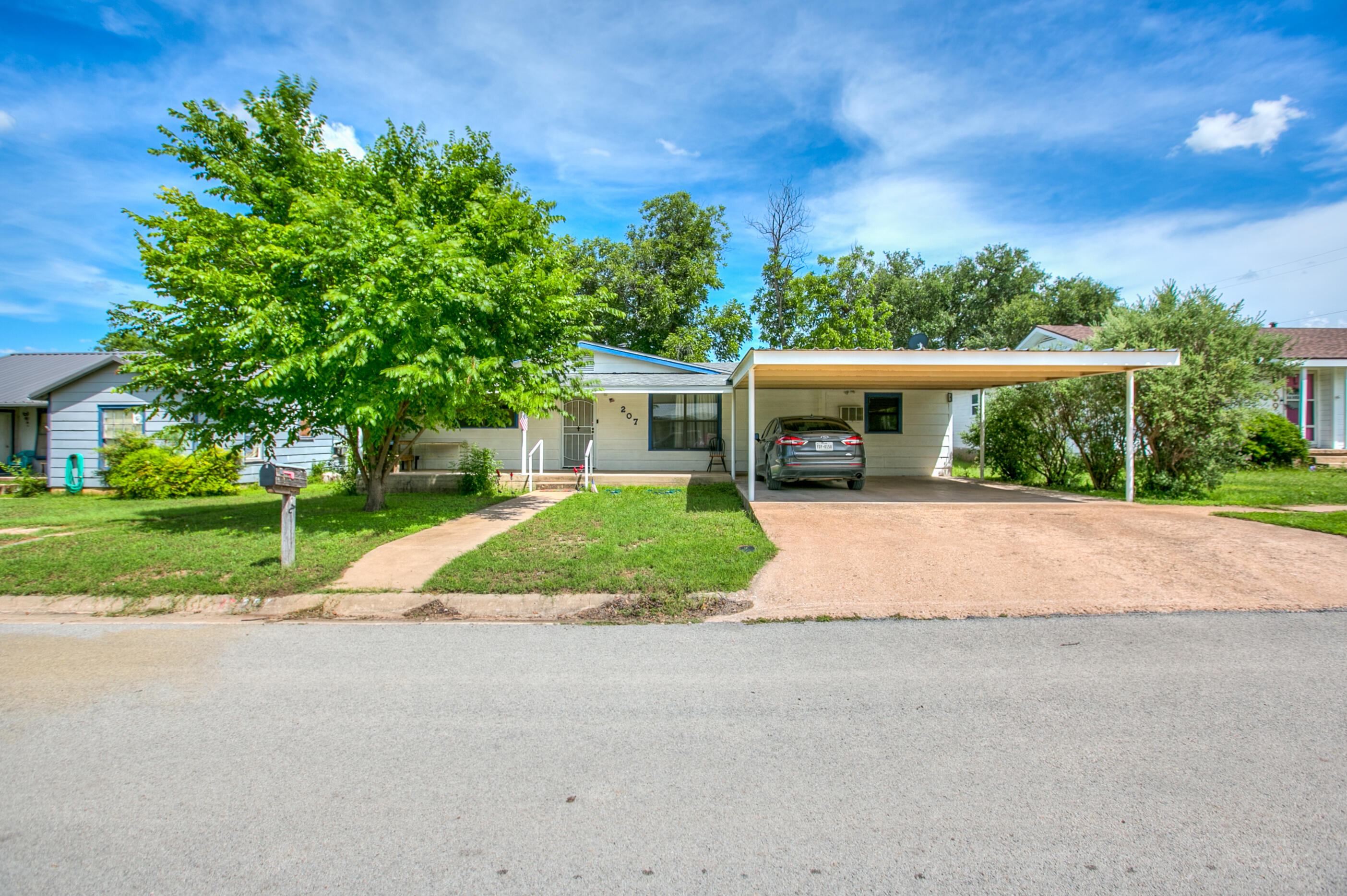 207 Hamilton Avenue Property Photo 2