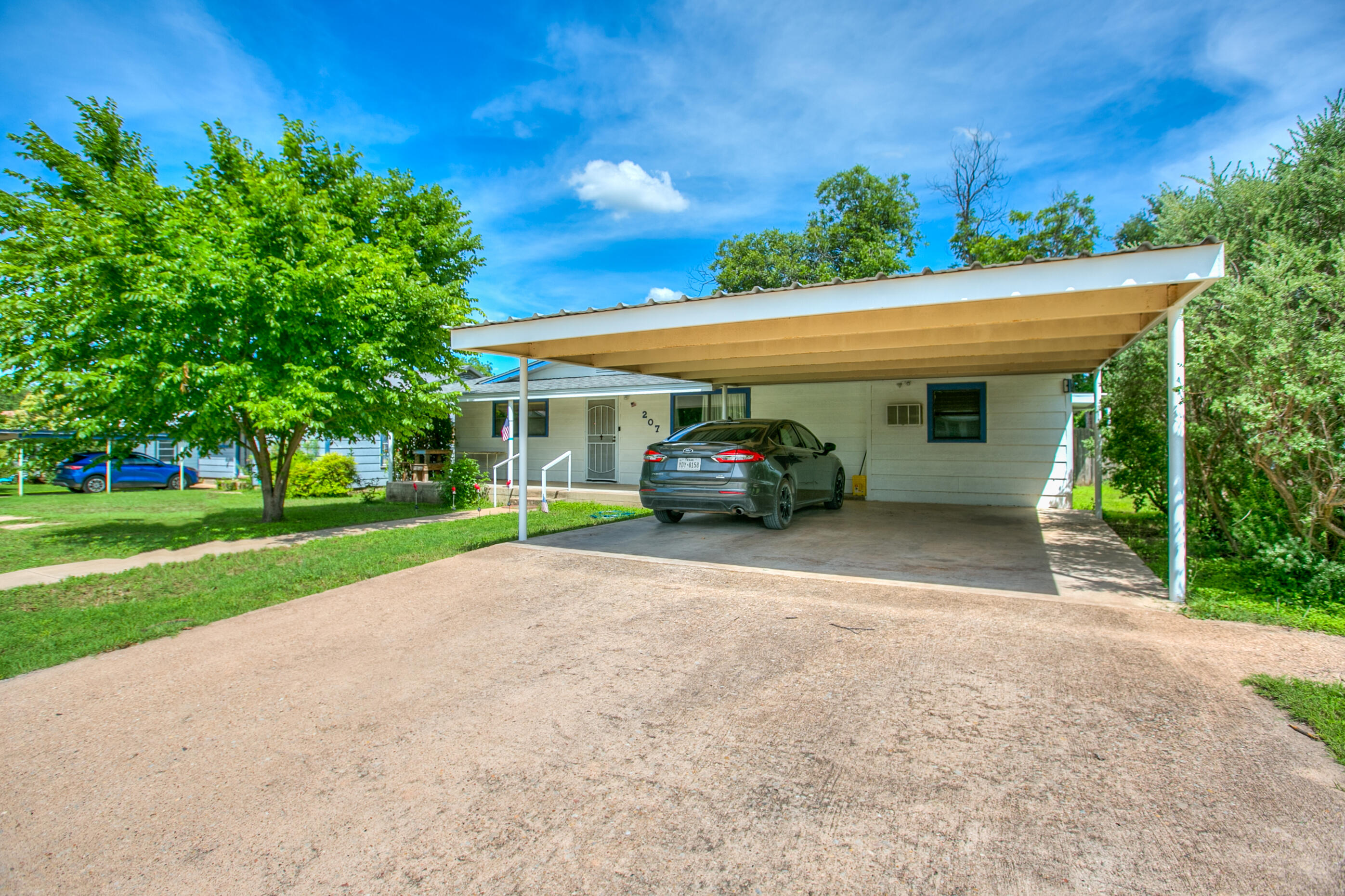 207 Hamilton Avenue Property Photo 3