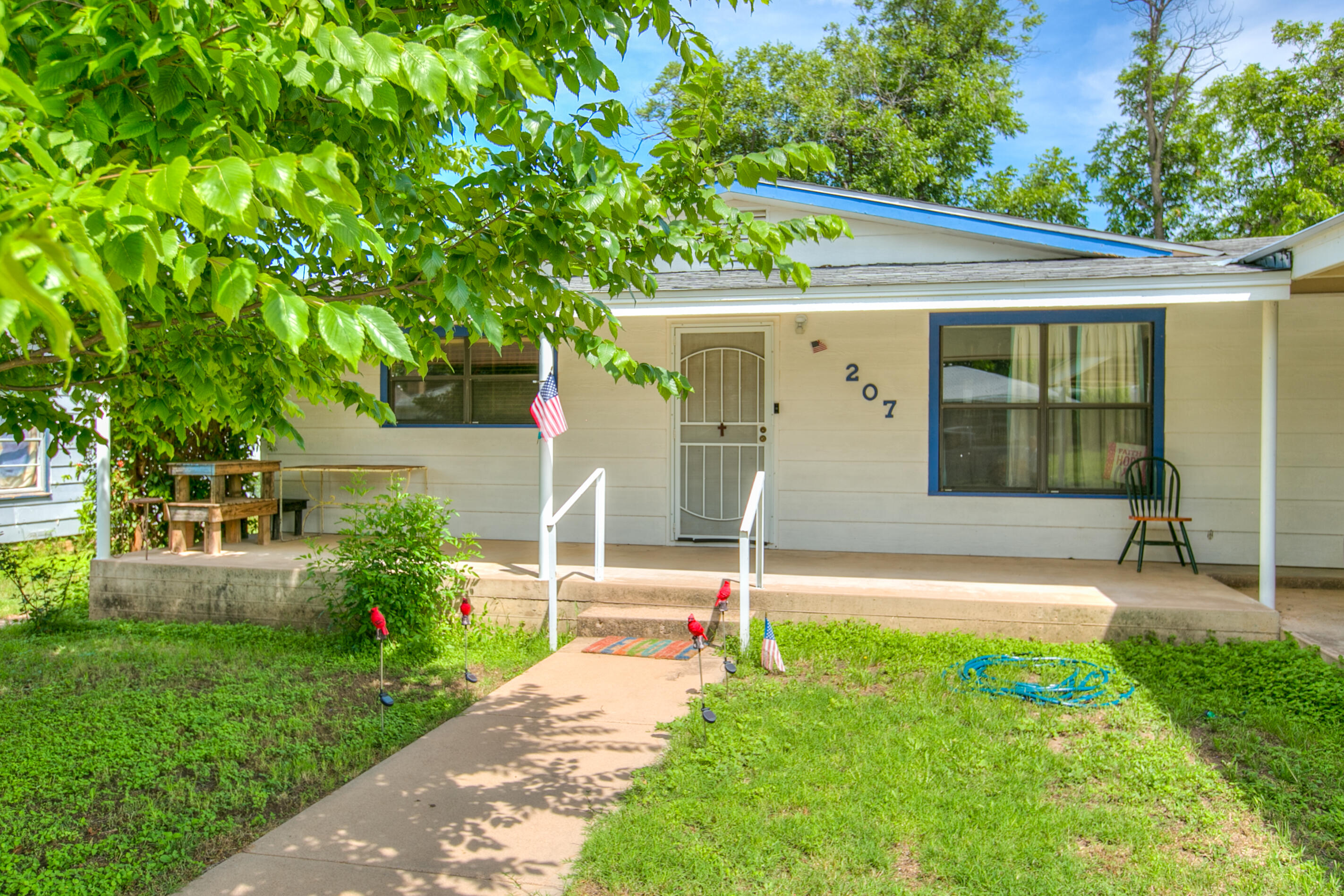 207 Hamilton Avenue Property Photo 4