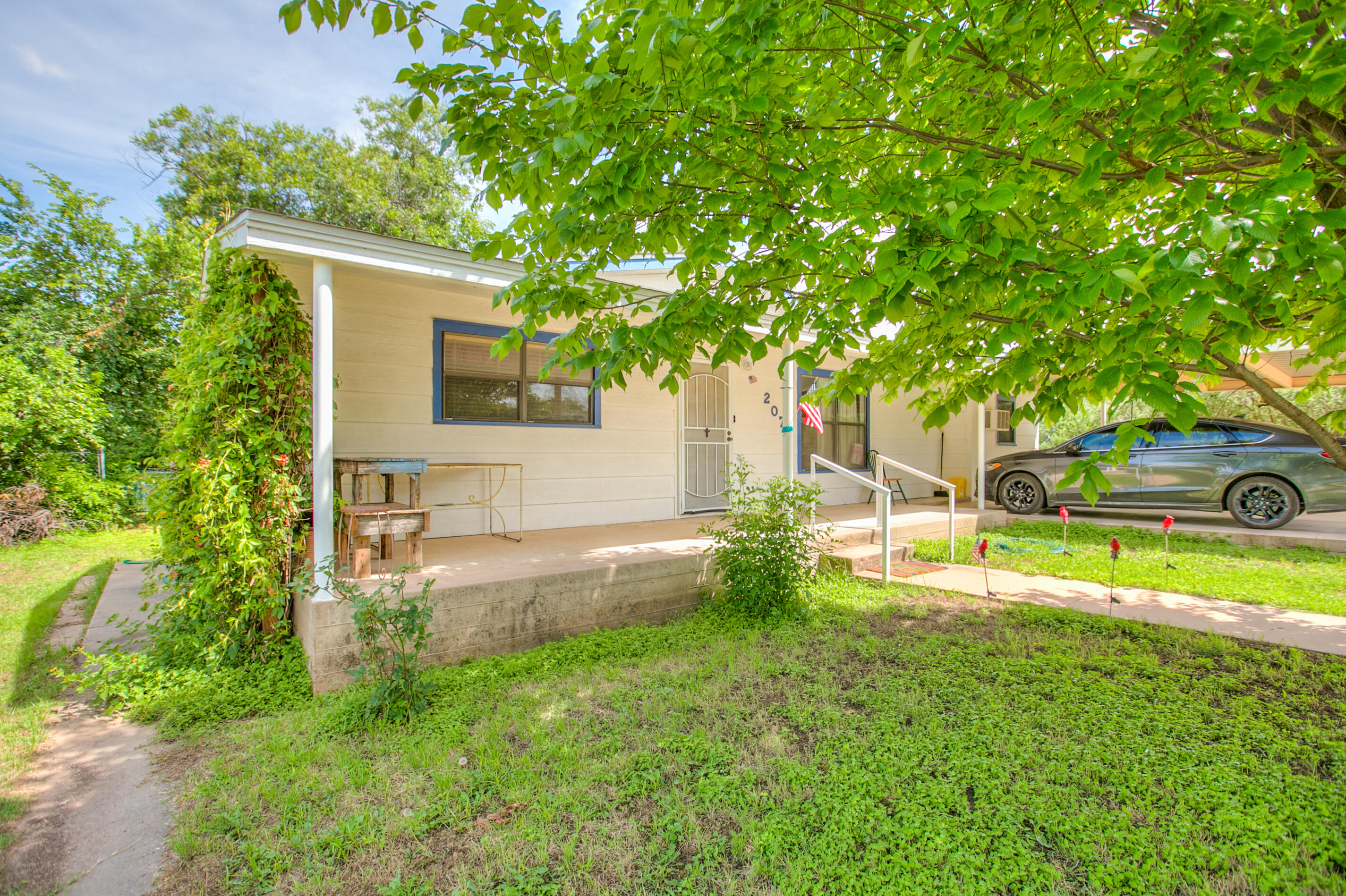 207 Hamilton Avenue Property Photo 5