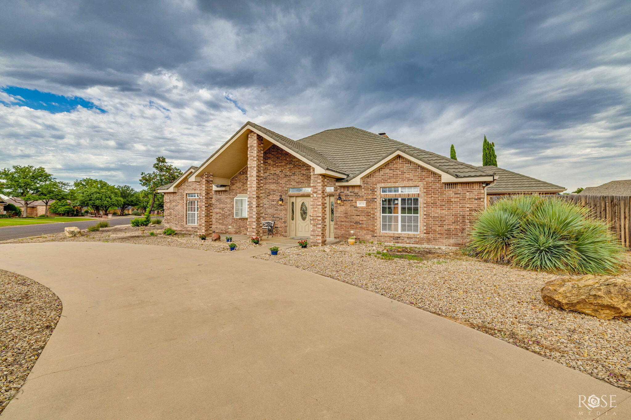 6034 Devonshire Lane Property Photo 4