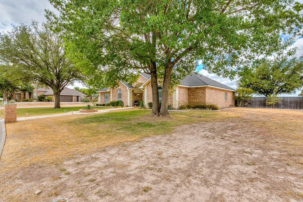 1001 Avondale Avenue Property Photo 6