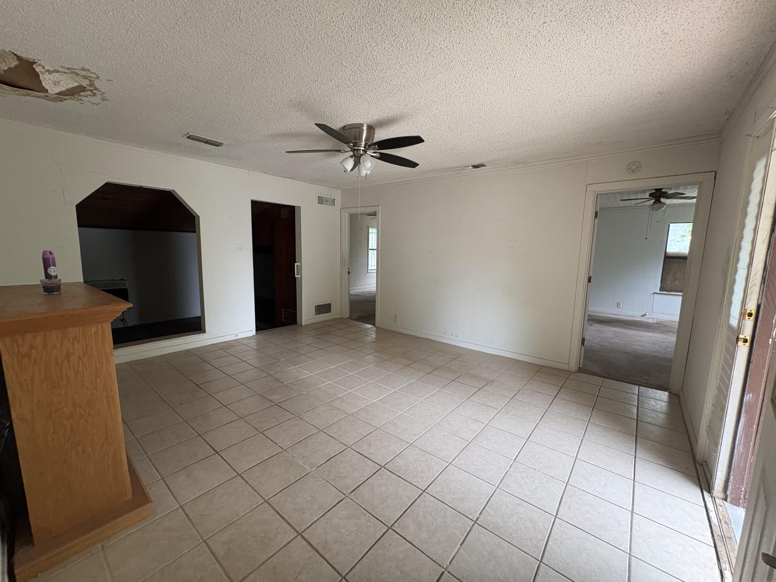 220 N Poe Street Property Photo 6