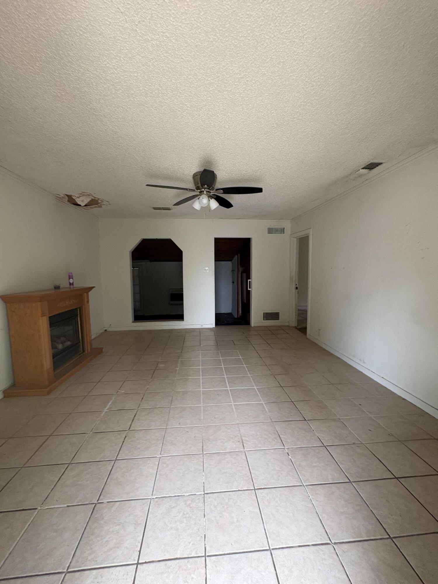 220 N Poe Street Property Photo 7