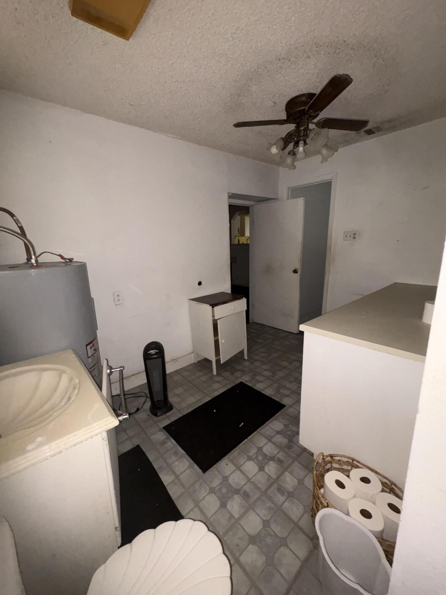220 N Poe Street Property Photo 11