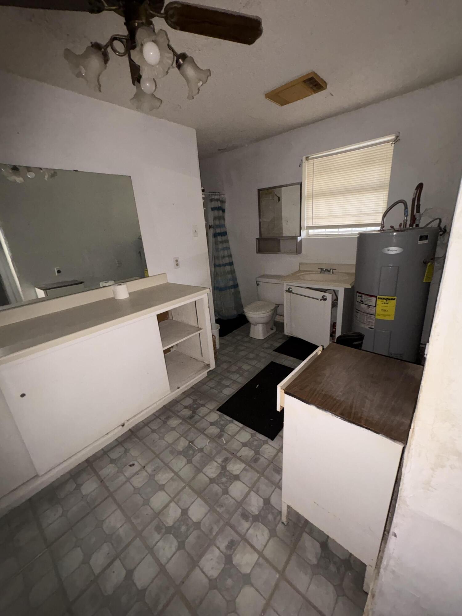 220 N Poe Street Property Photo 13