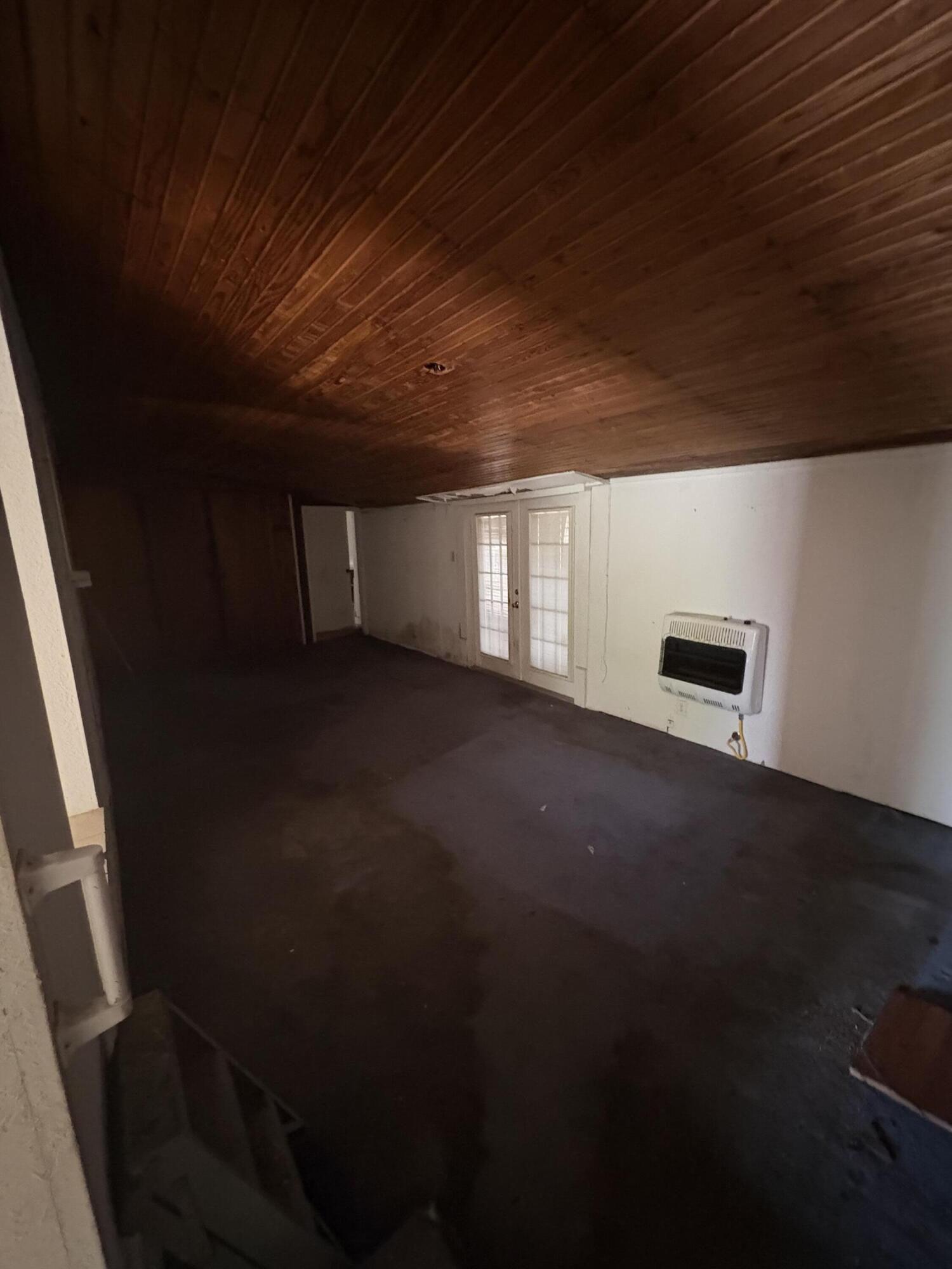 220 N Poe Street Property Photo 15