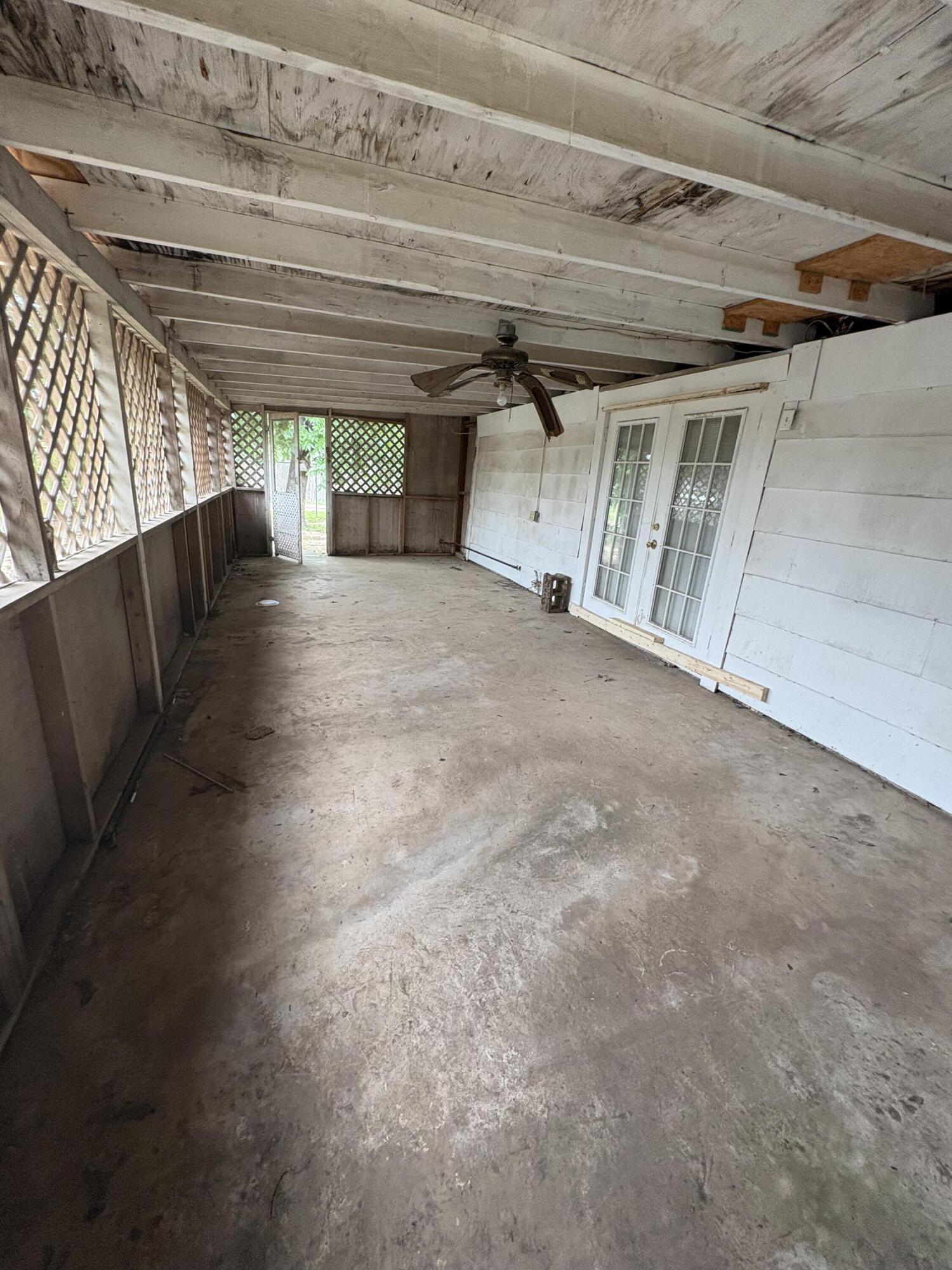 220 N Poe Street Property Photo 17