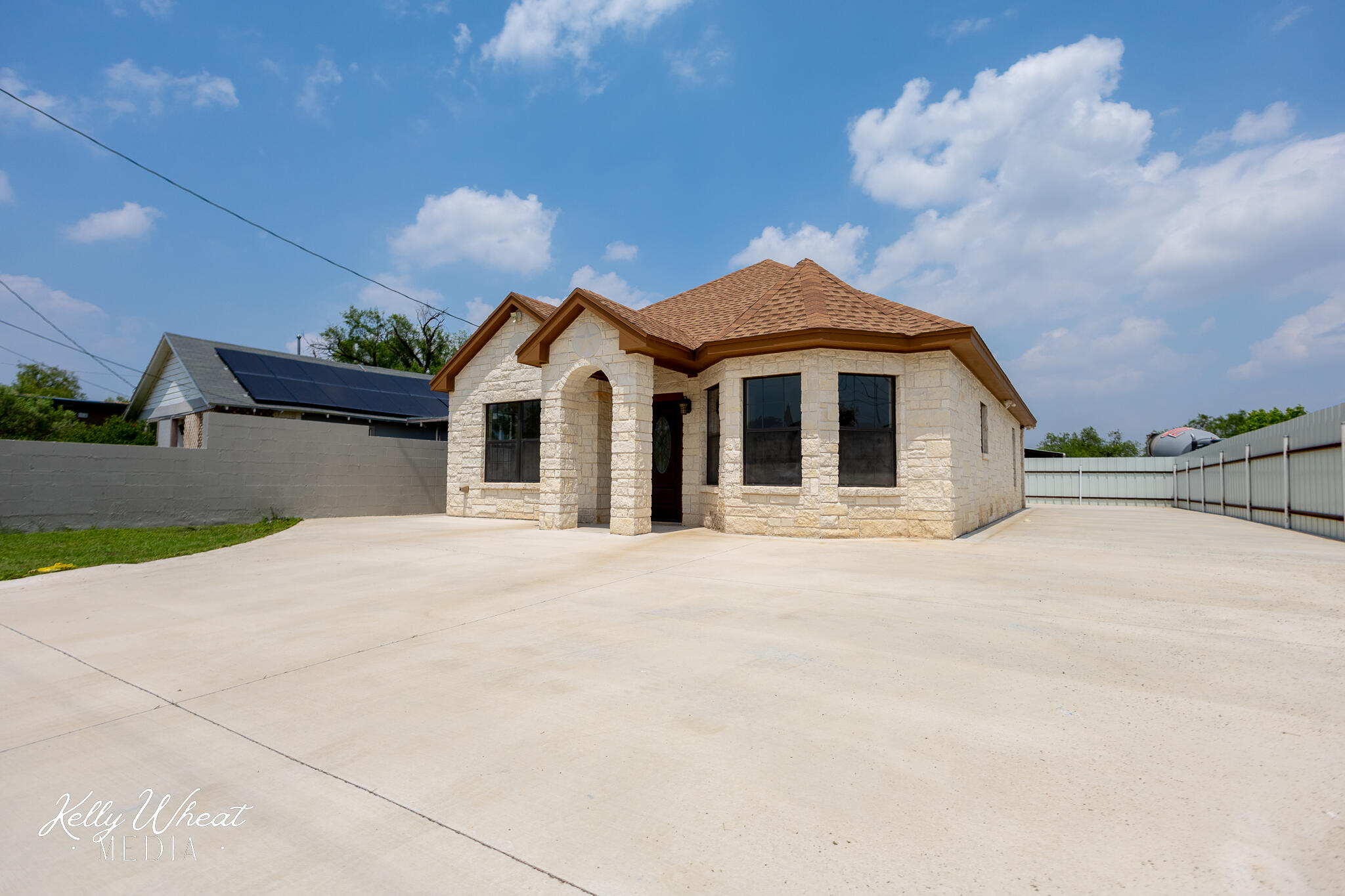 2110 Shelton Street Property Photo 4