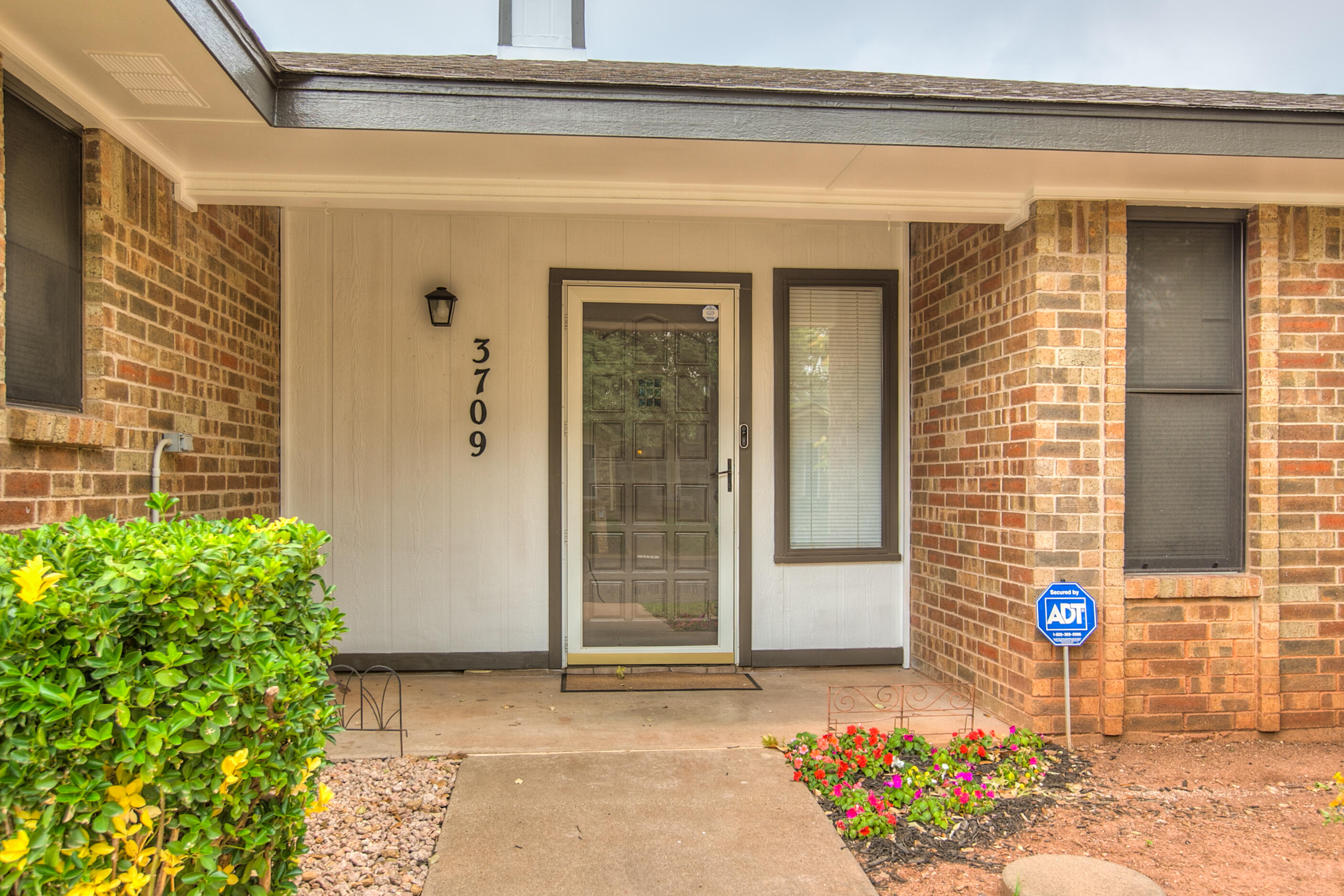 3709 Inglewood Drive Property Photo 4