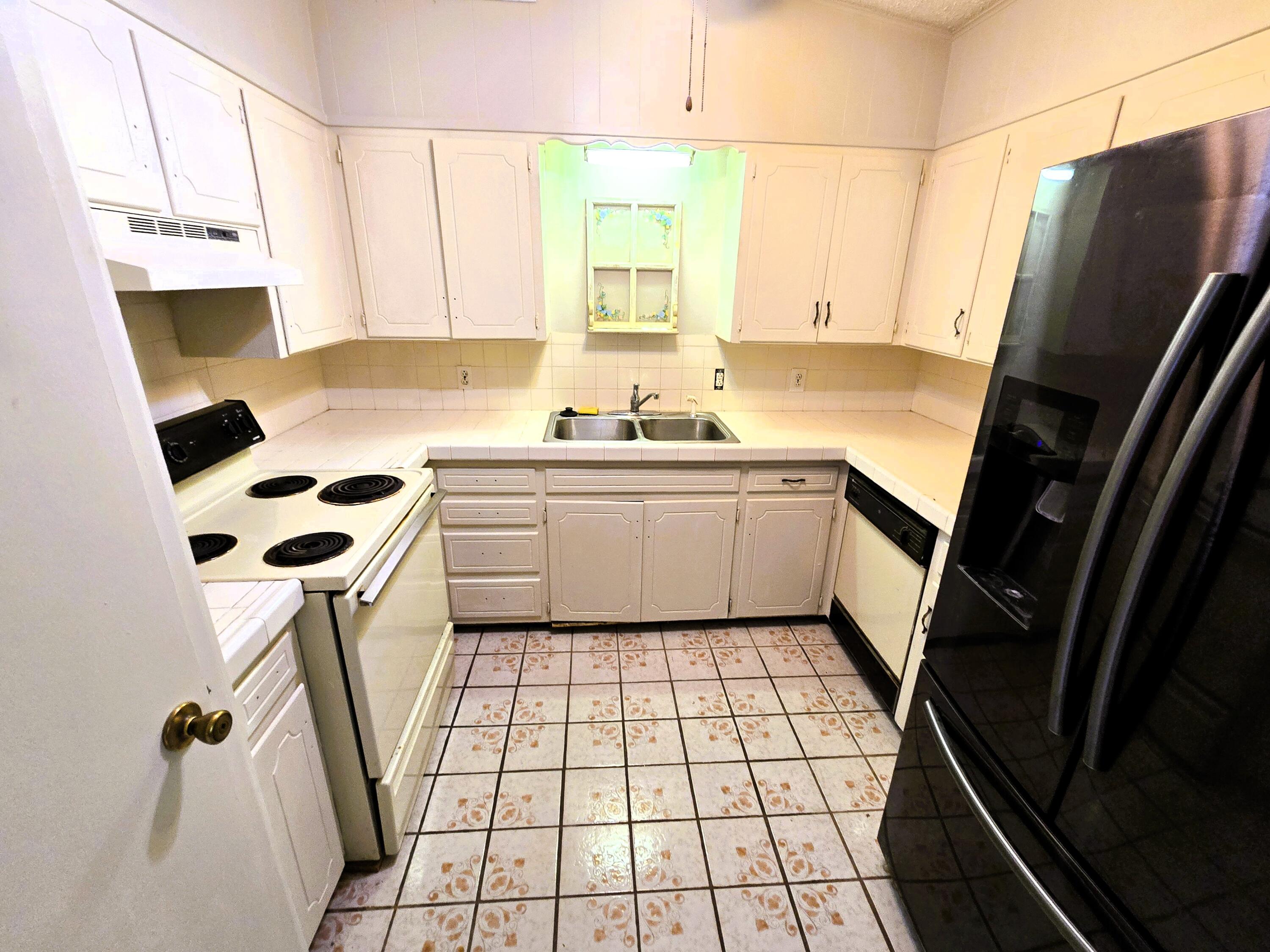 324 Briarwood Drive Property Photo 4