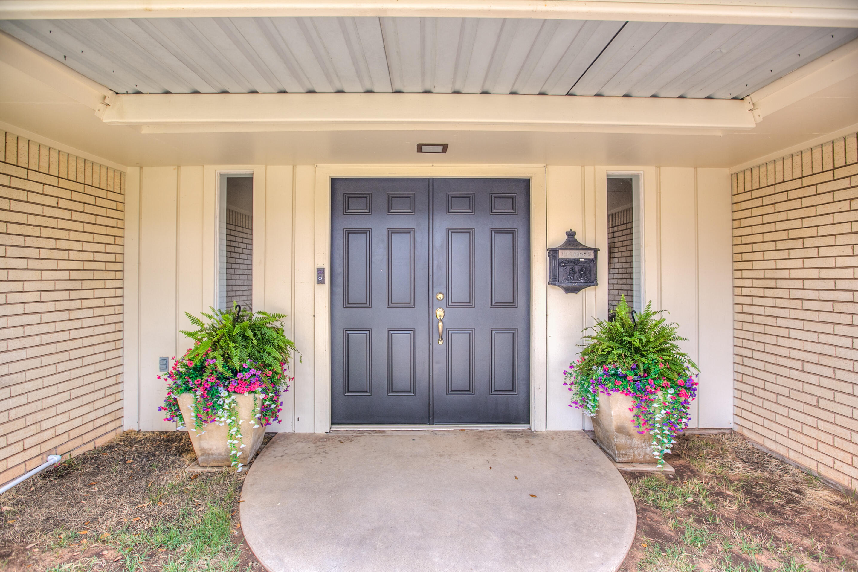 3214 Tanglewood Drive Property Photo 2