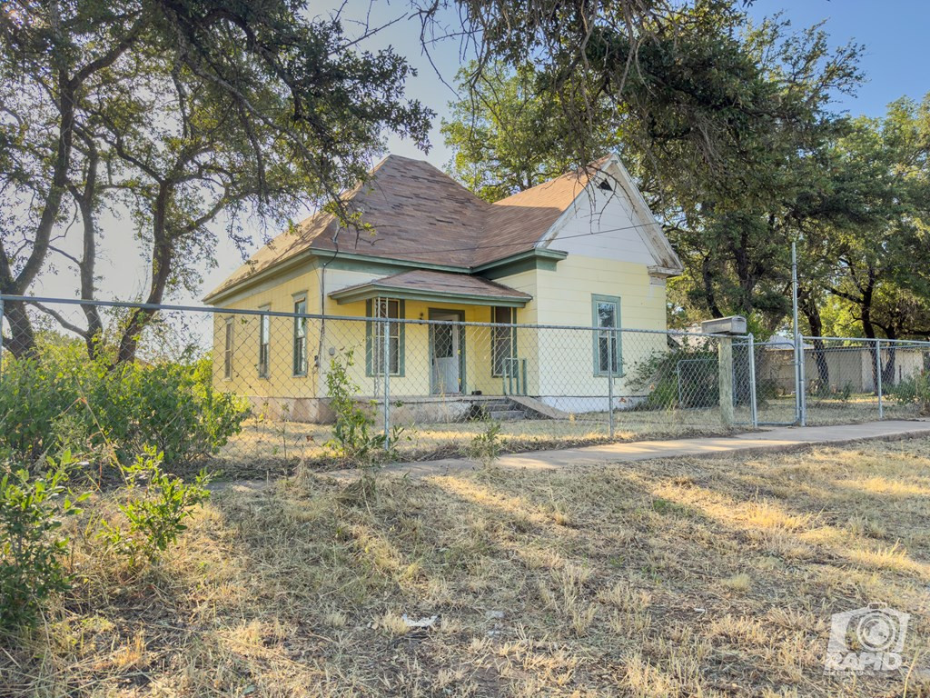 901 S Walnut Street Property Photo 4