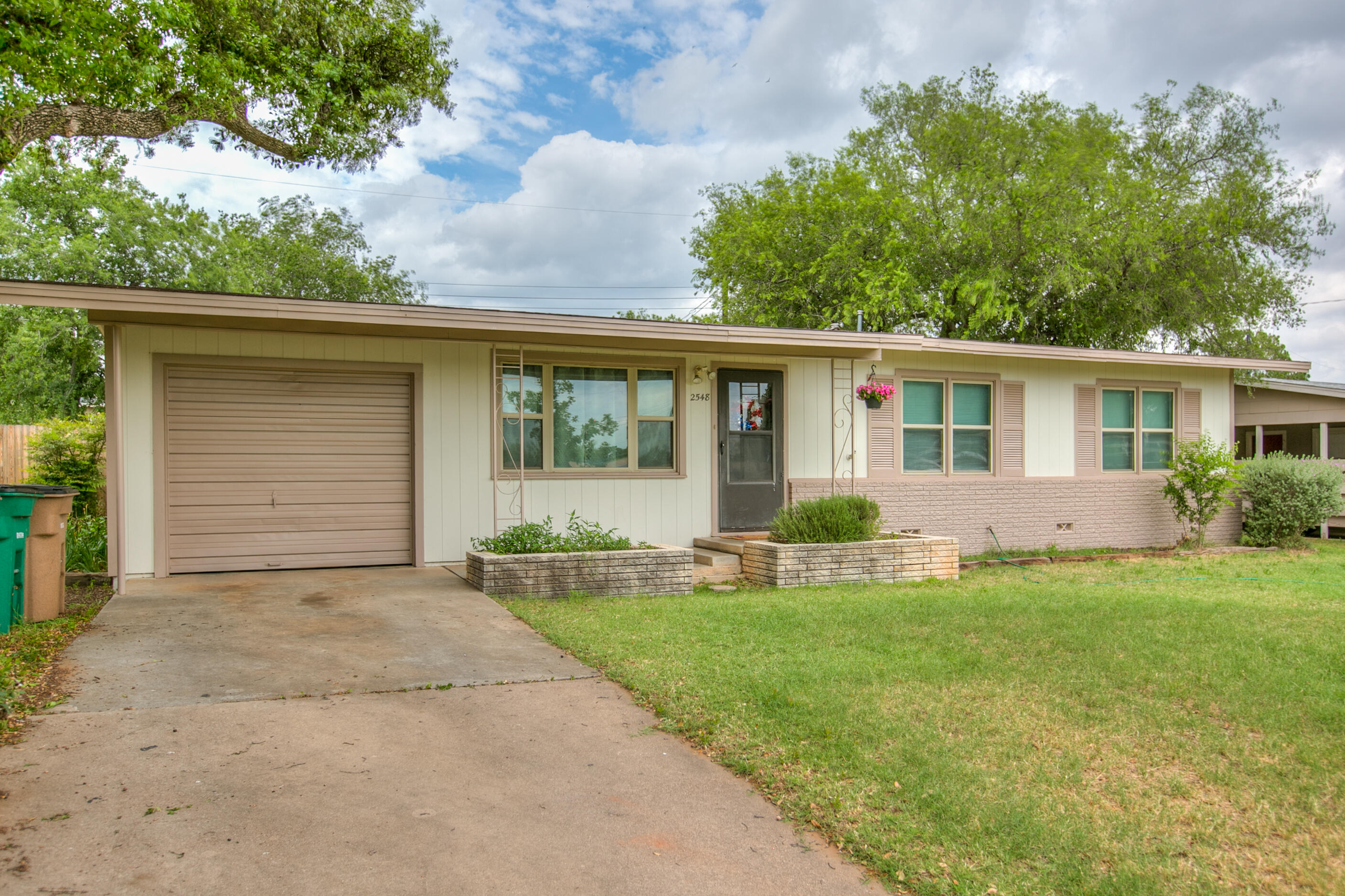 2548 A&m Avenue Property Photo 4