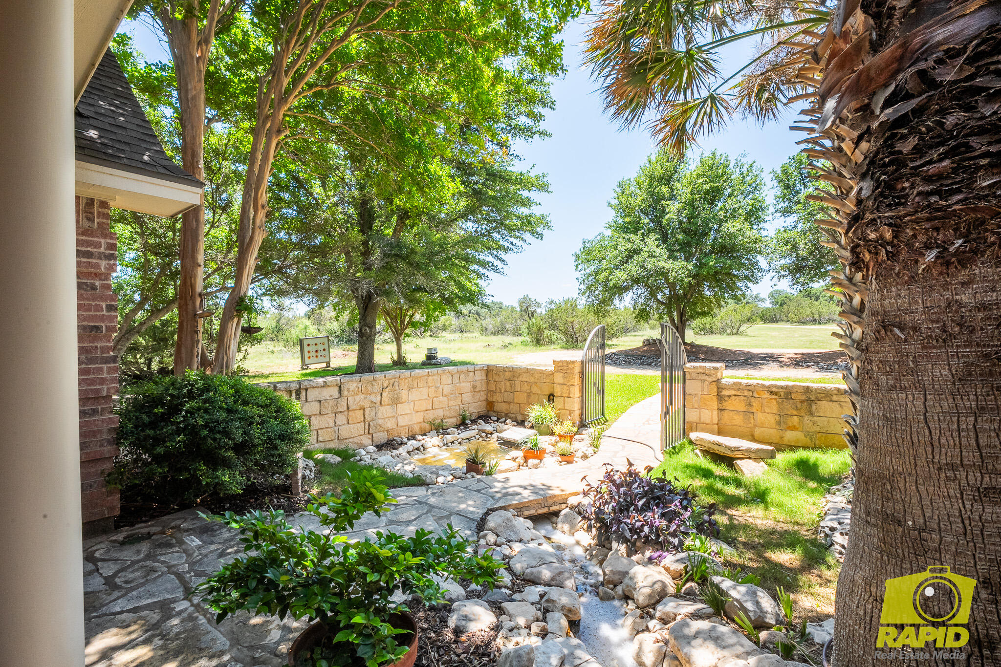 6250 Green Oaks Drive Property Photo 4