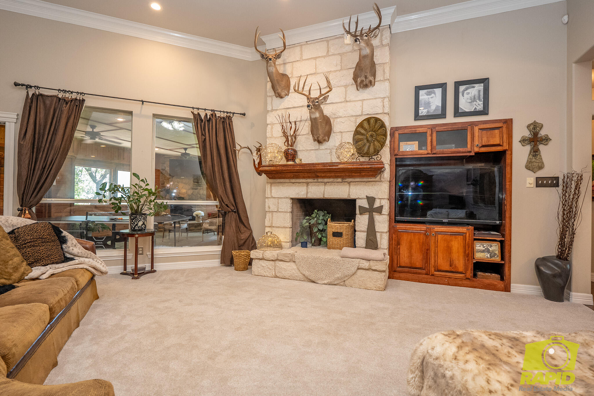 6250 Green Oaks Drive Property Photo 9