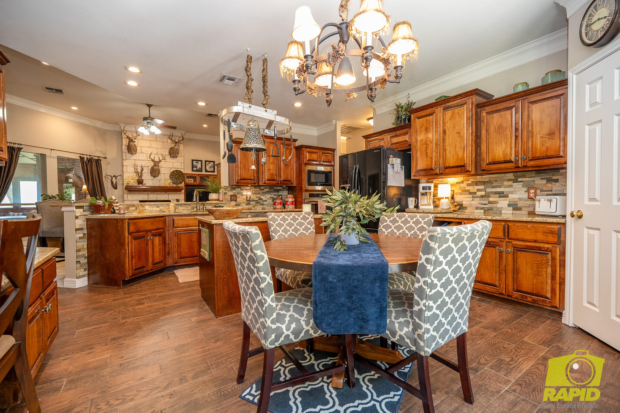6250 Green Oaks Drive Property Photo 13