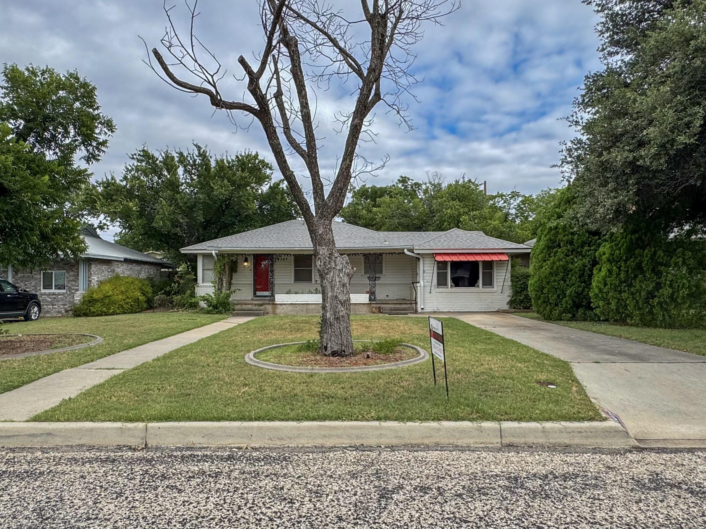 2307 W Twohig Avenue Property Photo 2