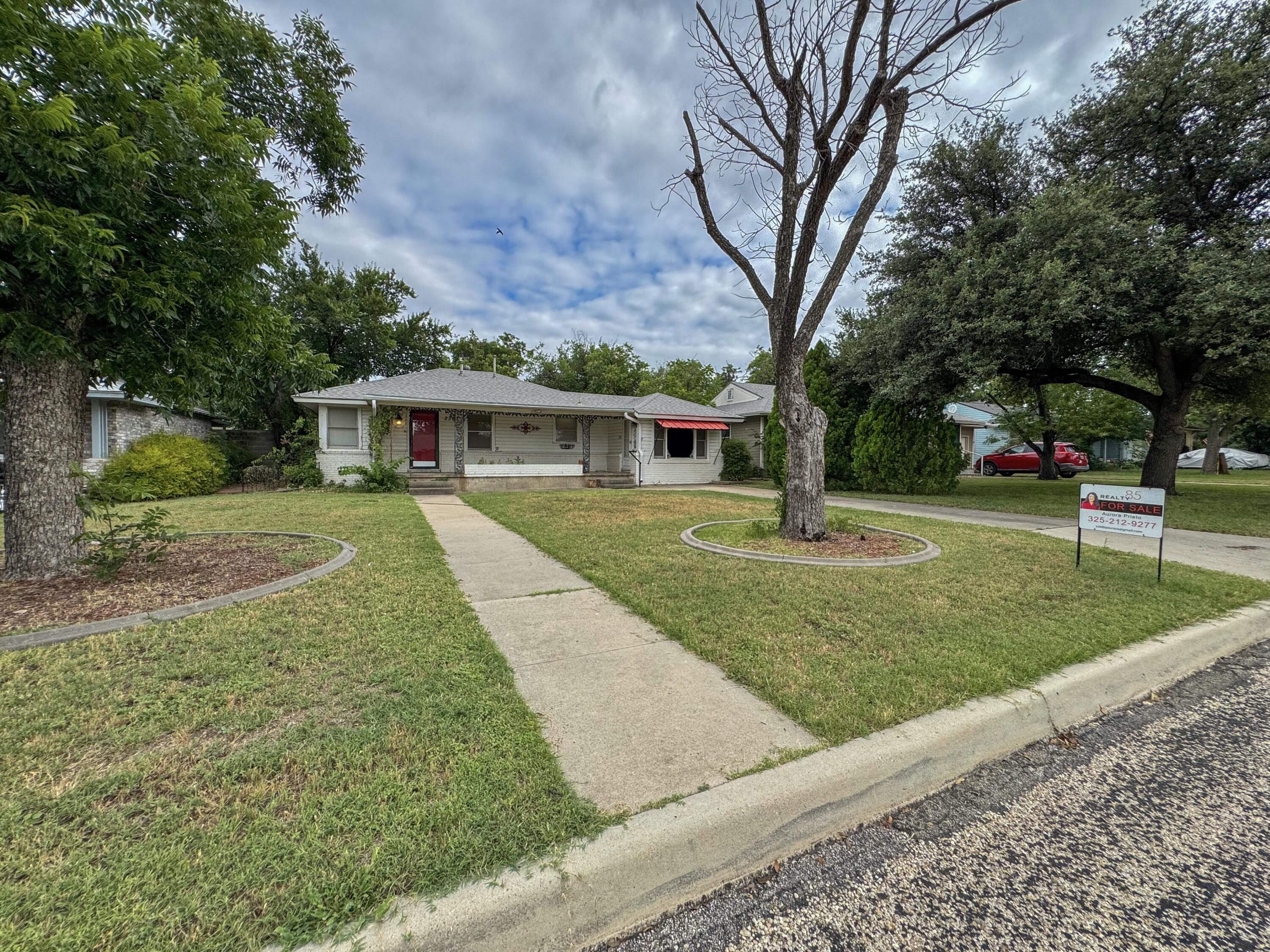 2307 W Twohig Avenue Property Photo 3