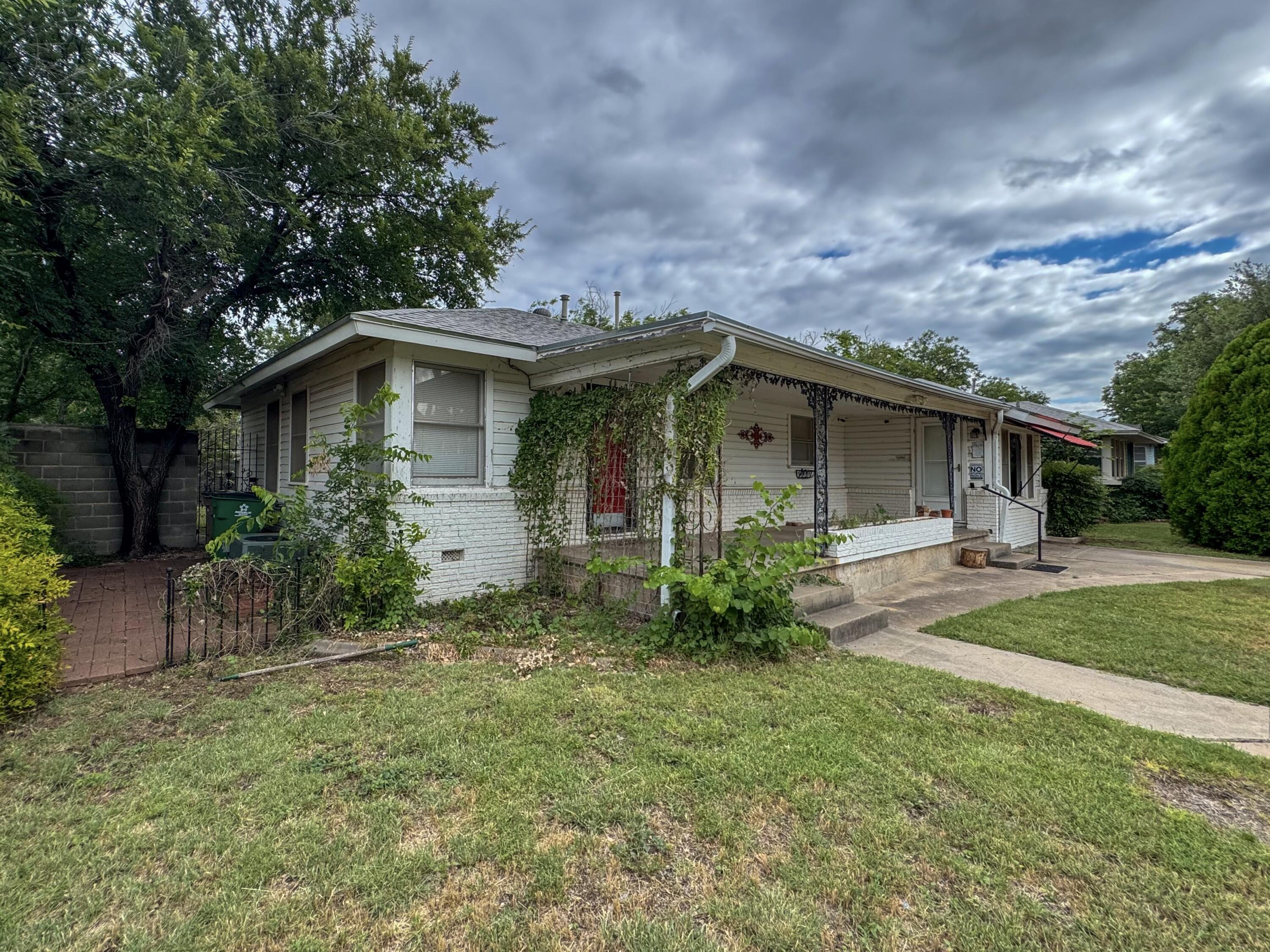 2307 W Twohig Avenue Property Photo 7