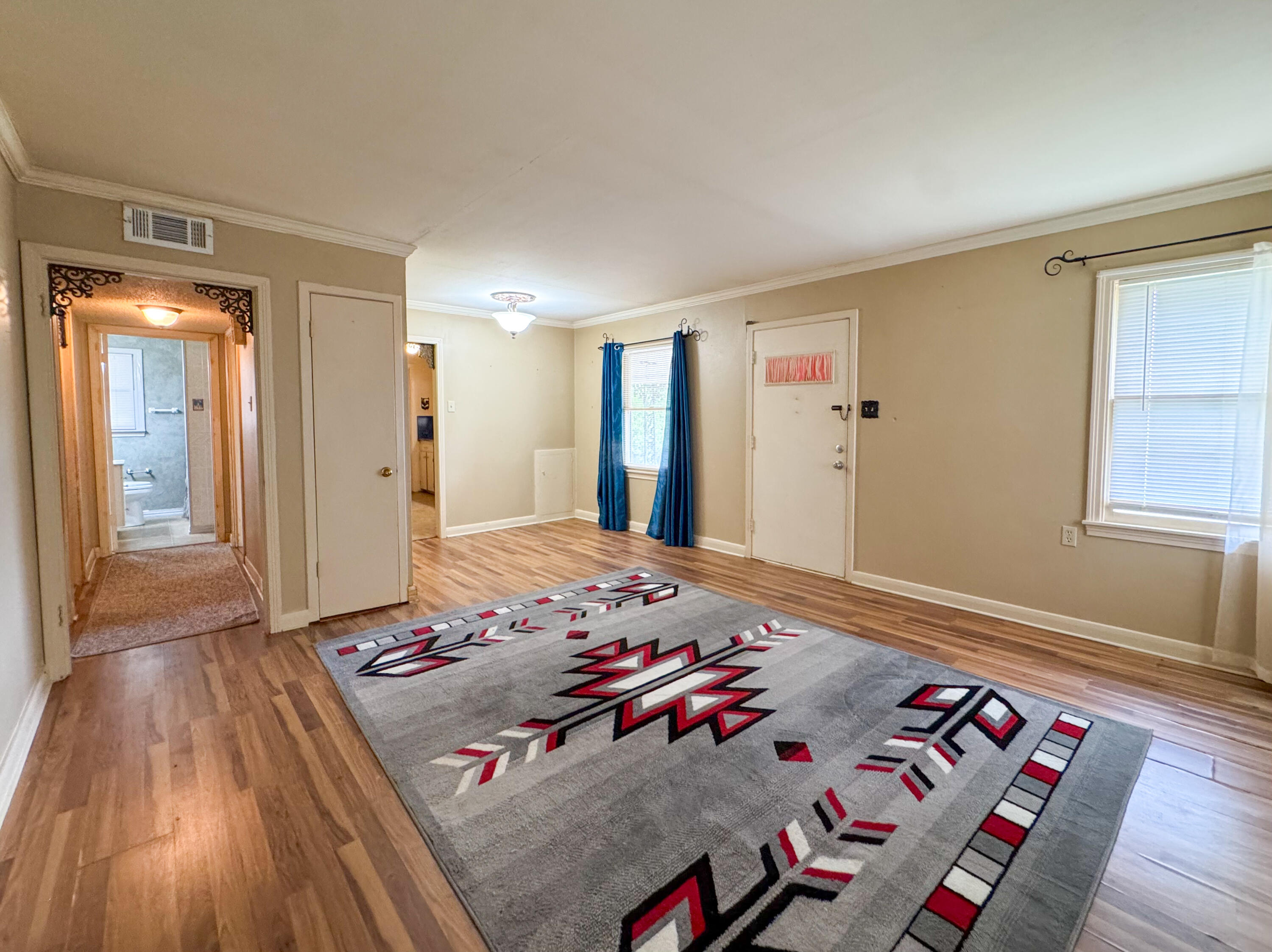 2307 W Twohig Avenue Property Photo 8