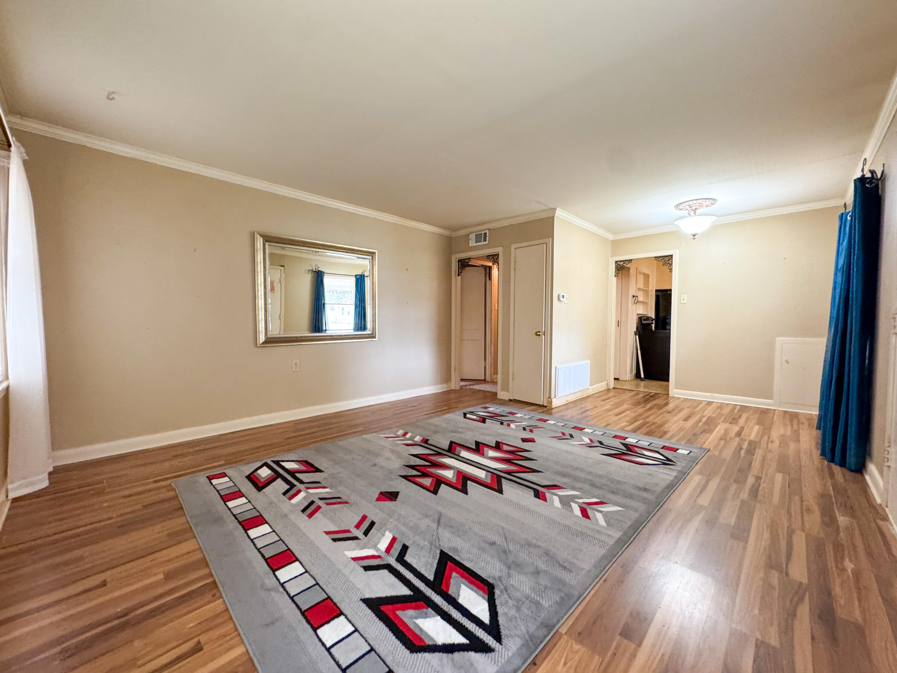 2307 W Twohig Avenue Property Photo 9