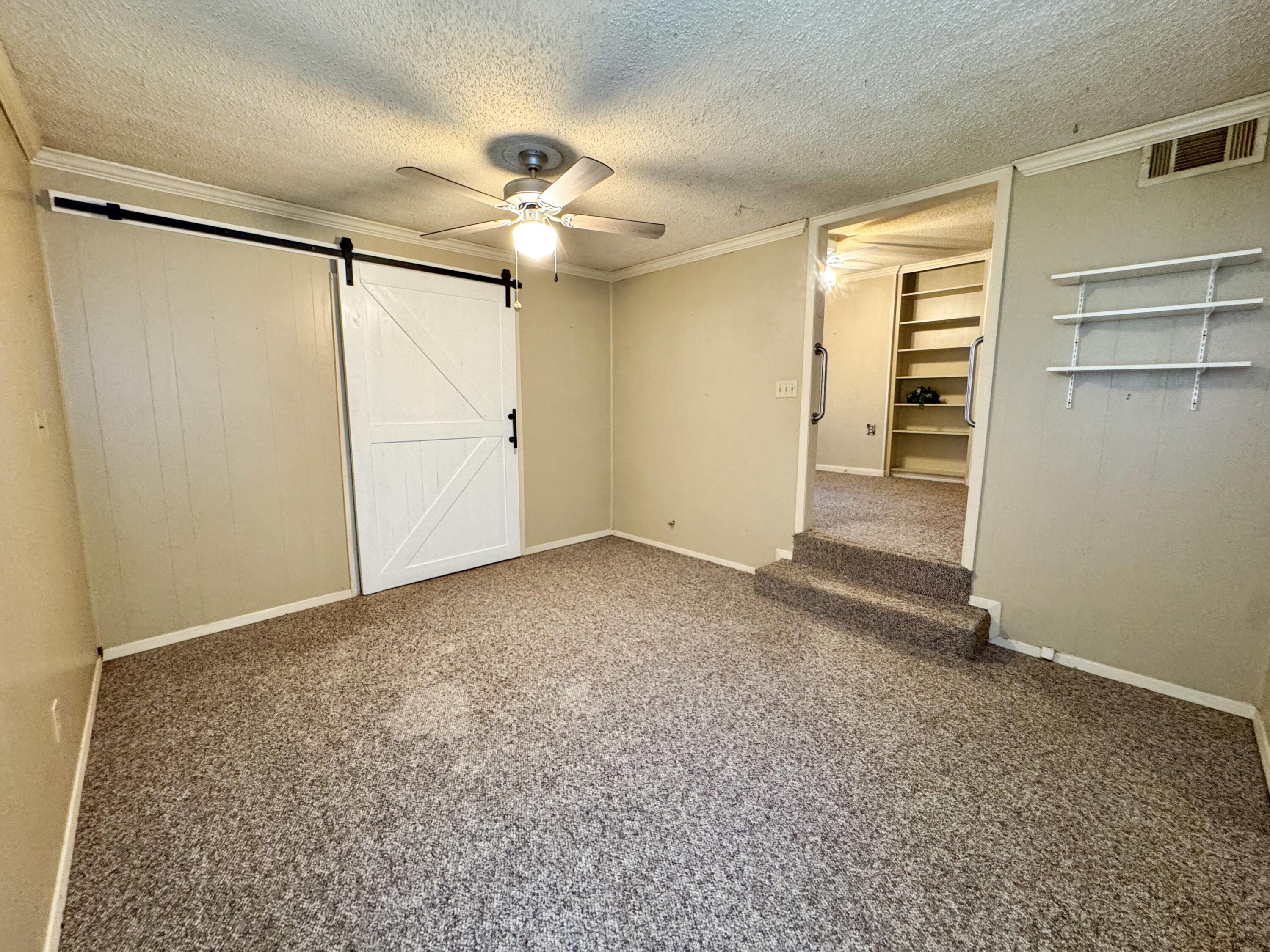 2307 W Twohig Avenue Property Photo 16
